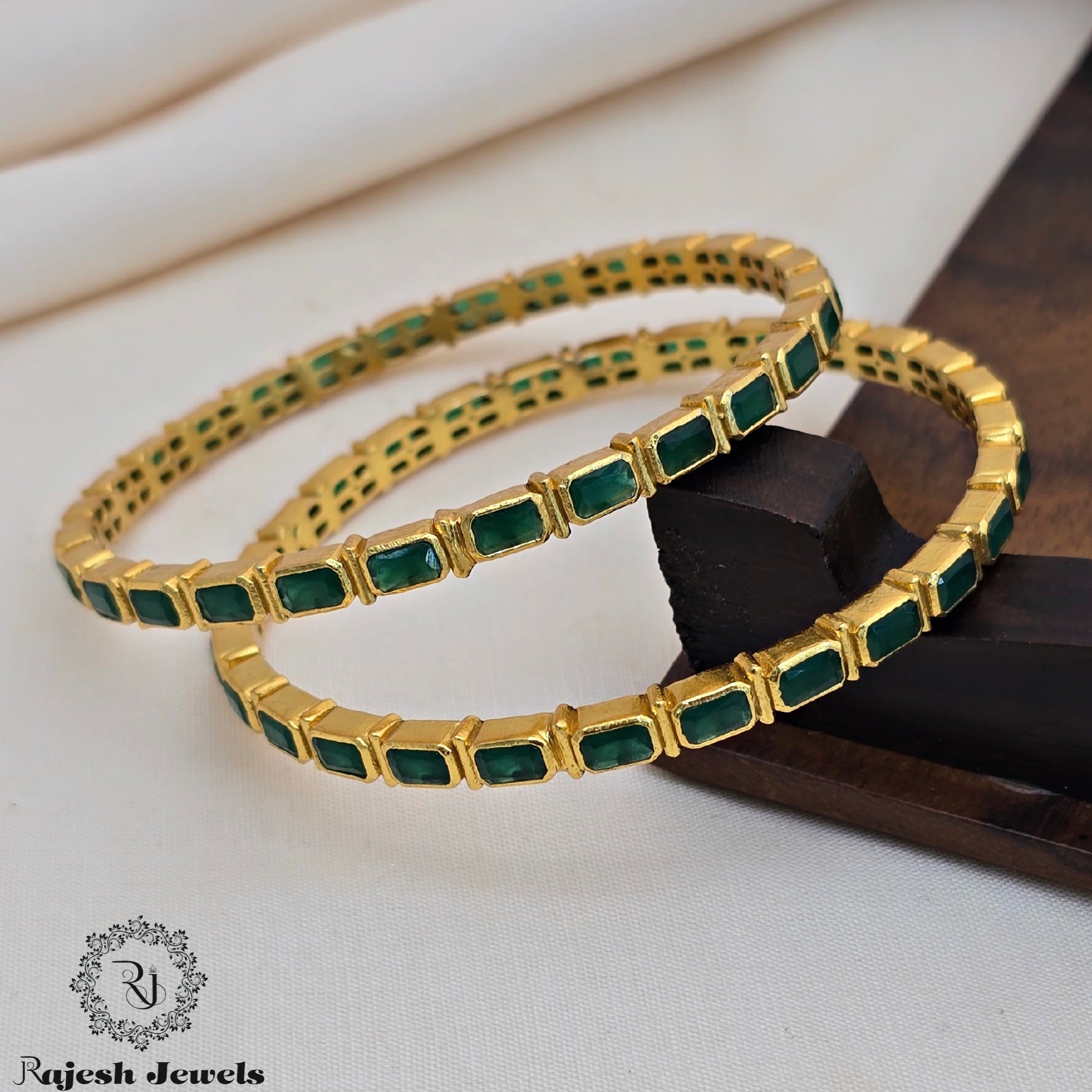 Gorgeous Gold Polished Bangle
