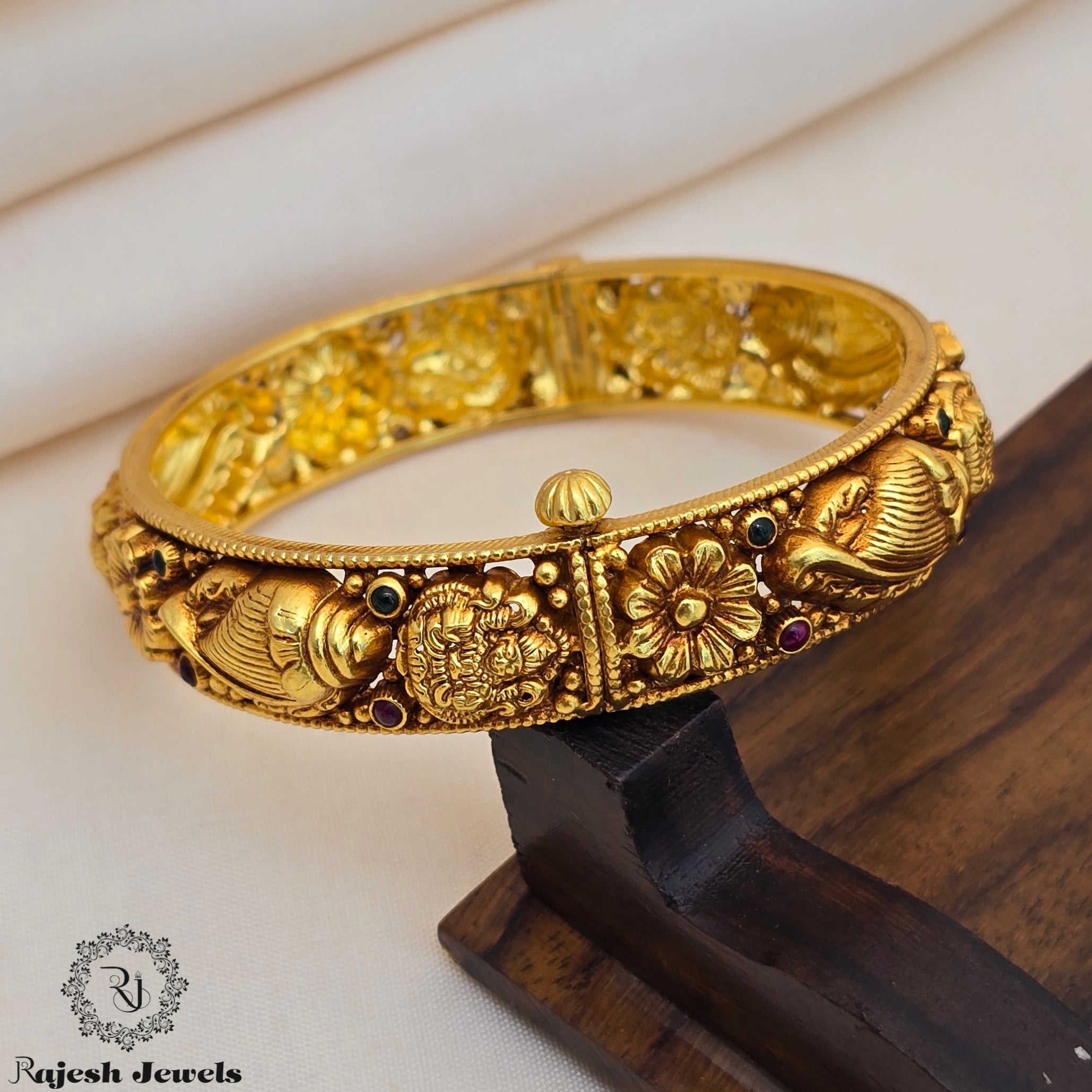 Ravishing Sell Antique Finish Bangle