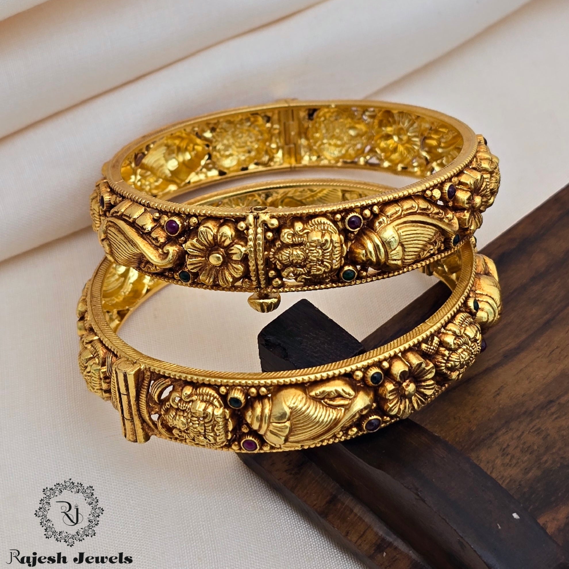 Ravishing Sell Antique Finish Bangle