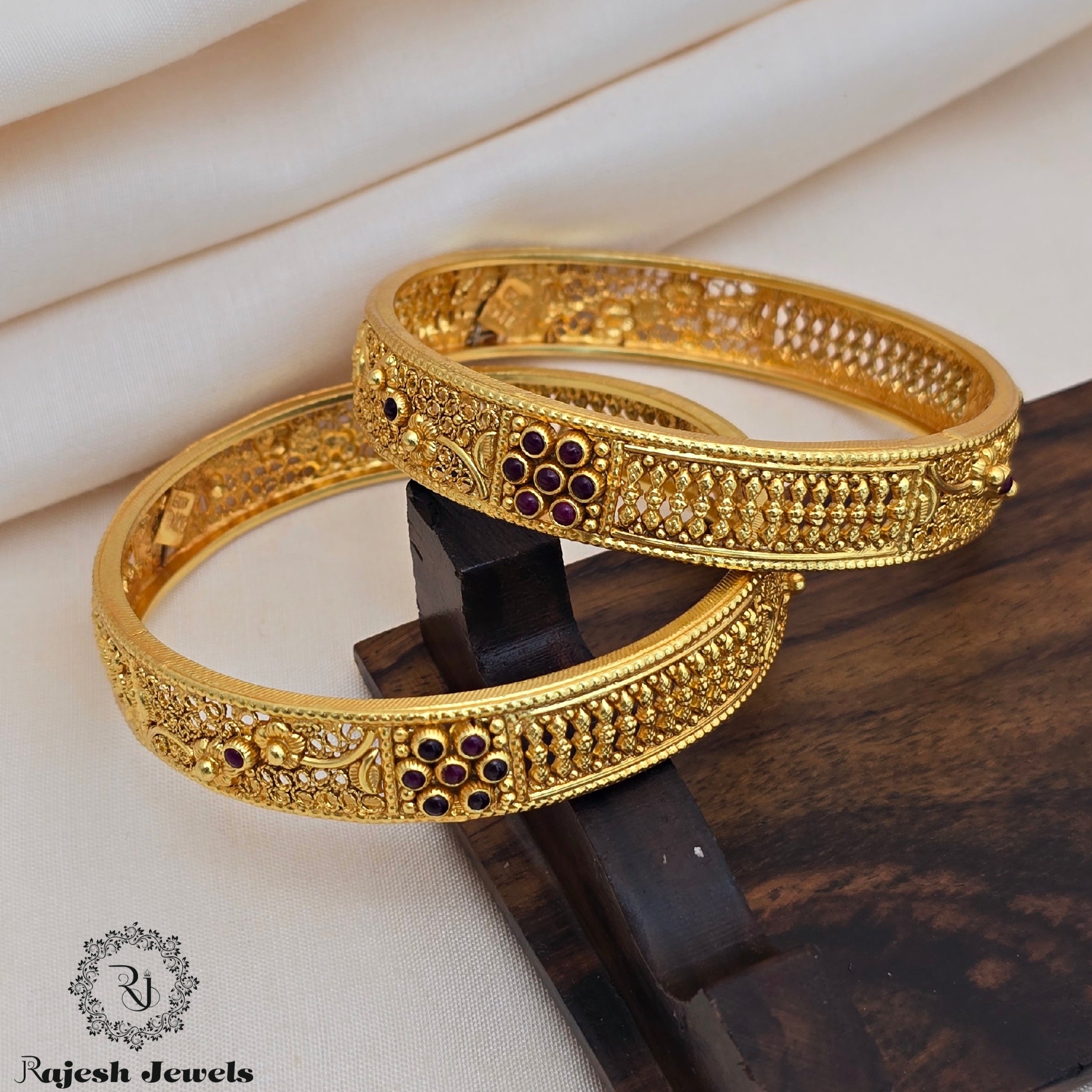 Appealing Floral Silver Gold Polished Bangle