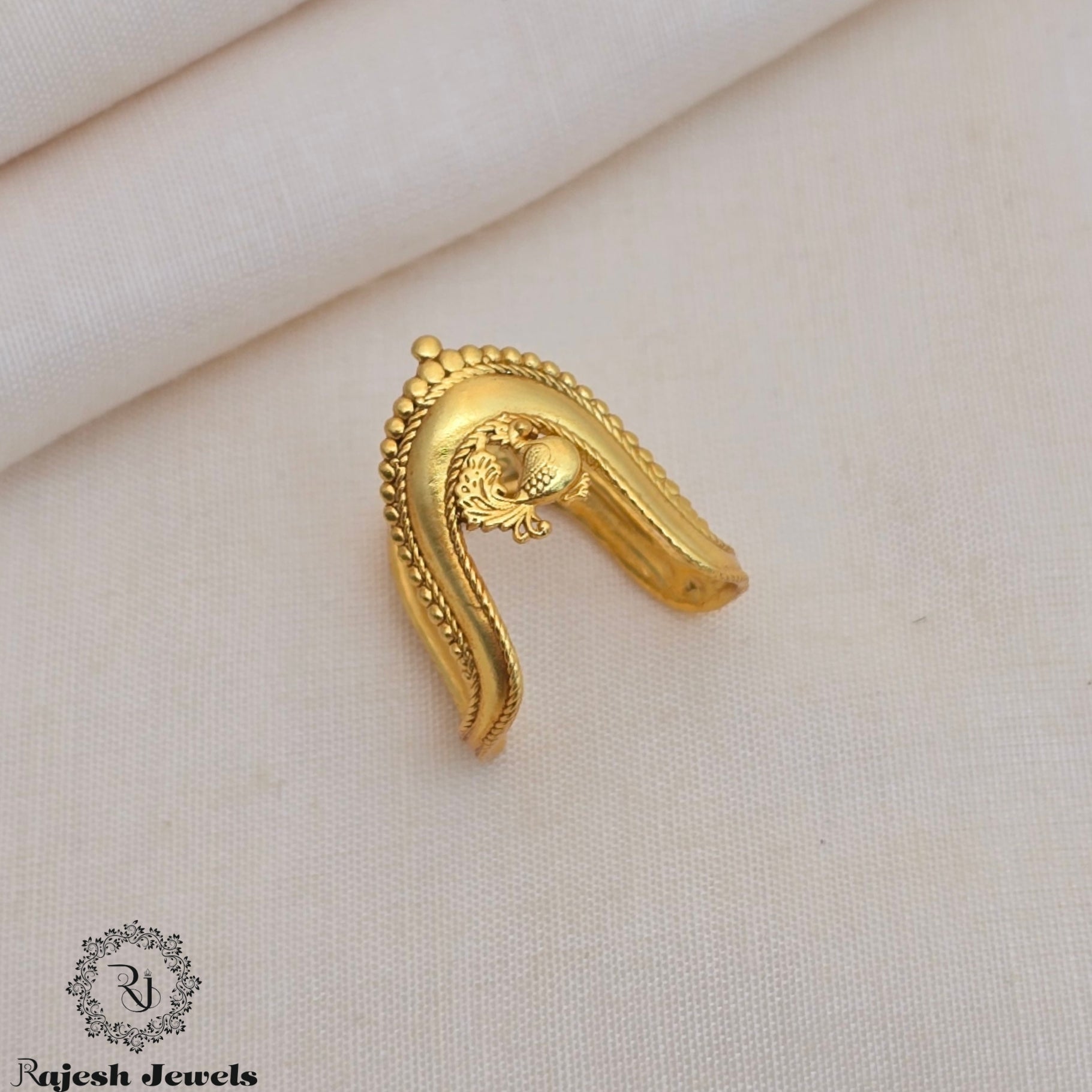 Fantastic Nakshi Peacock Vanki Finger Ring