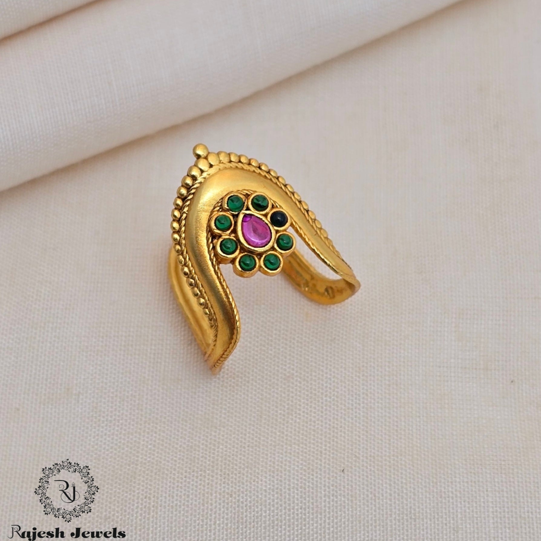 Elegant Silver Gold Polished Vanki Finger Ring