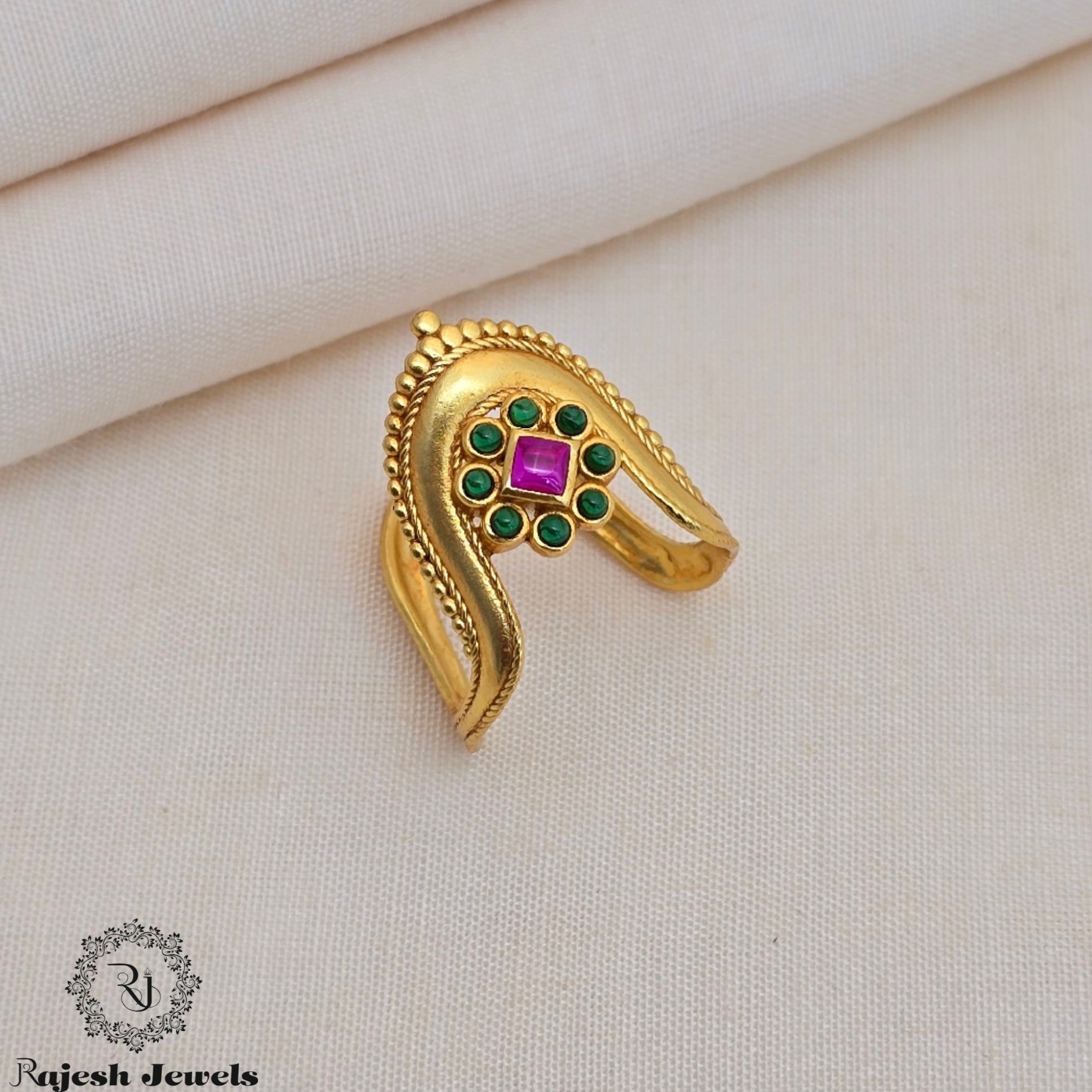 Enchanting Silver Gold Polished Vanki Finger Ring