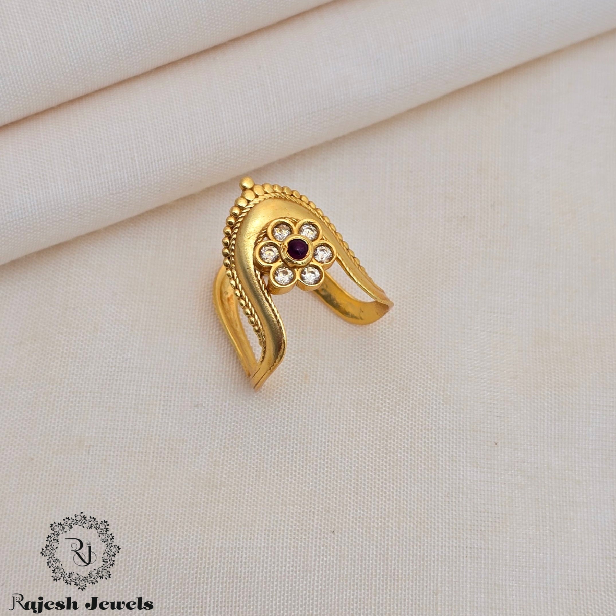 Attractive Floral Design Vanki Finger Ring