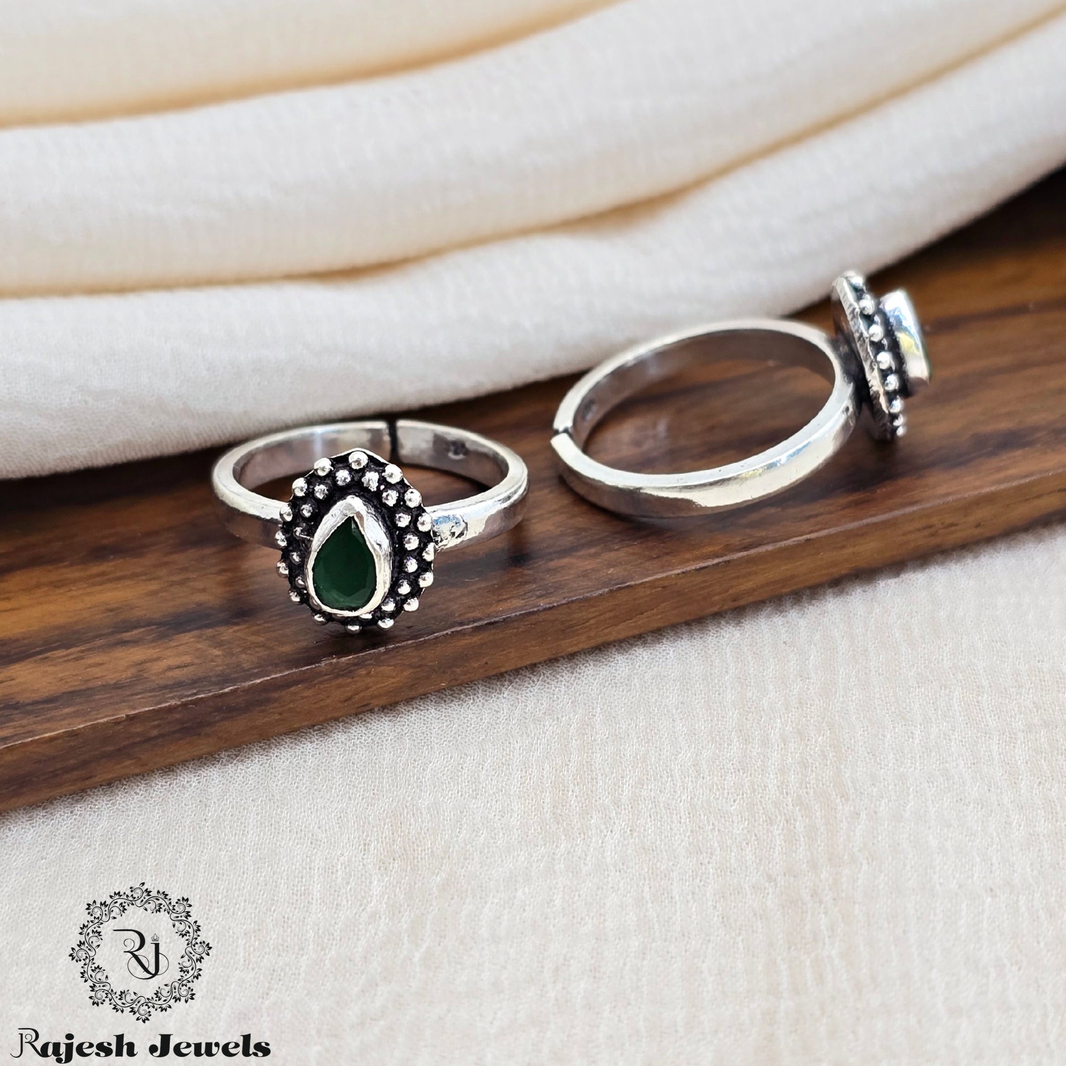 Attractive Silver Cutstone  Toerings