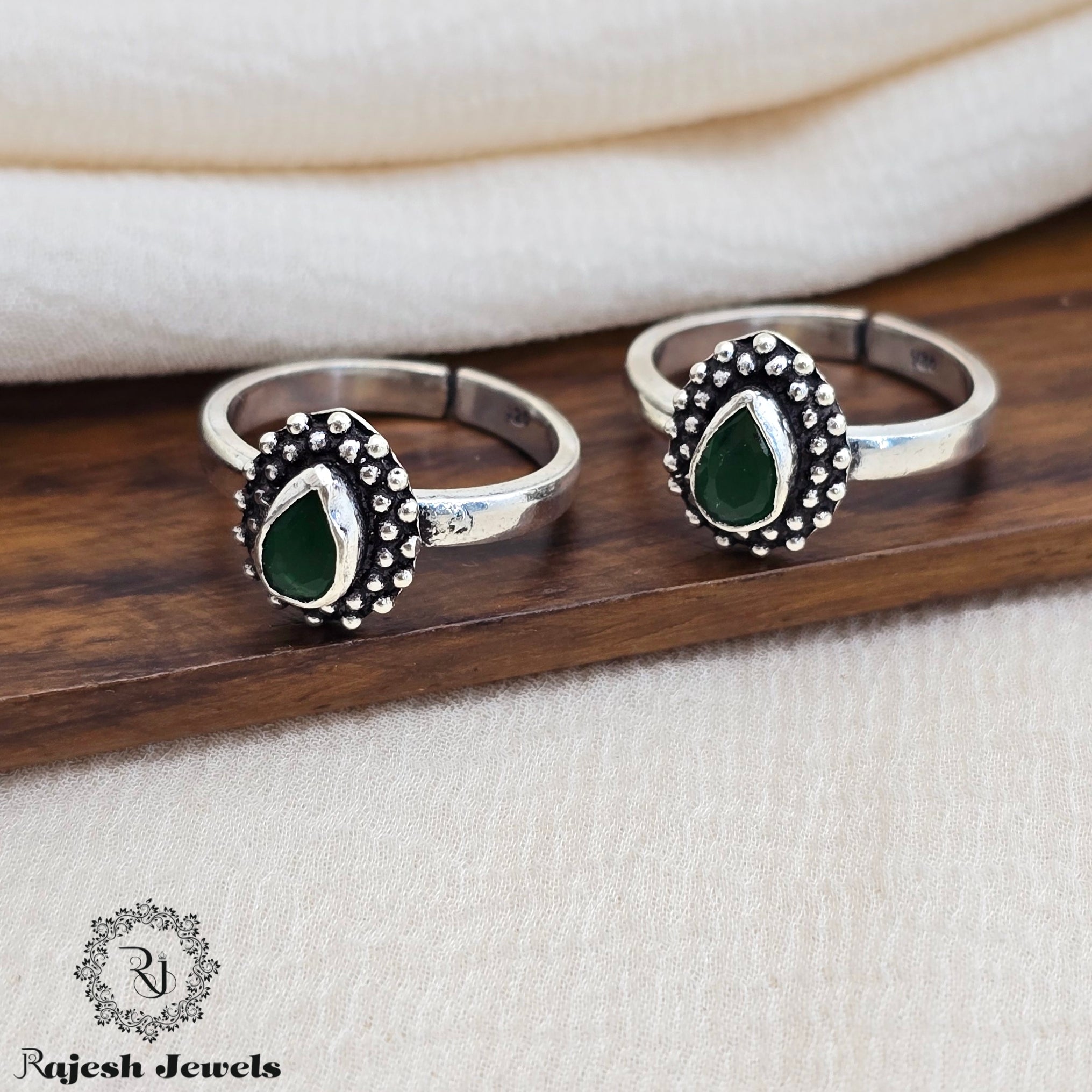 Attractive Silver Cutstone  Toerings