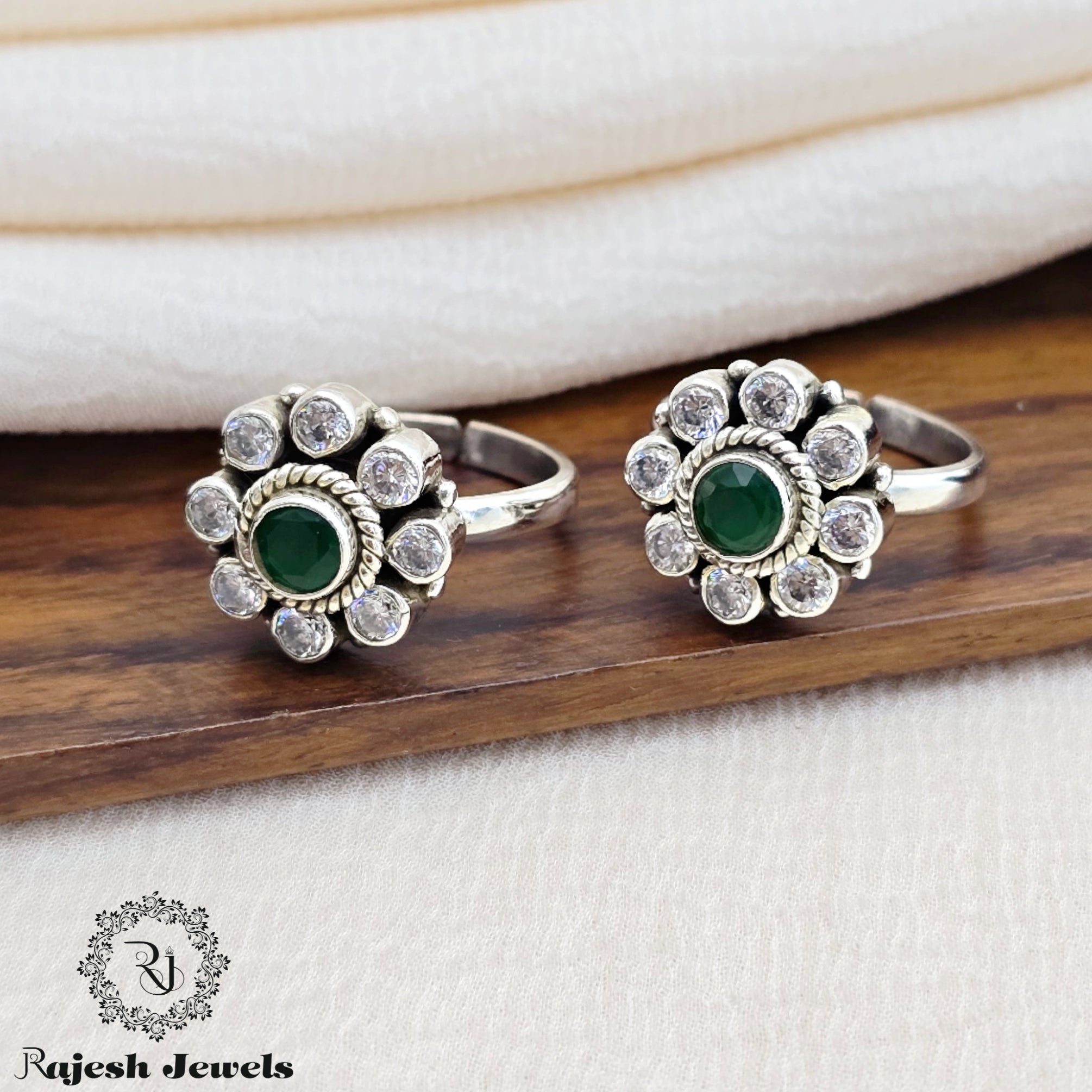 Glorified Green Silver Cutstone Toerings