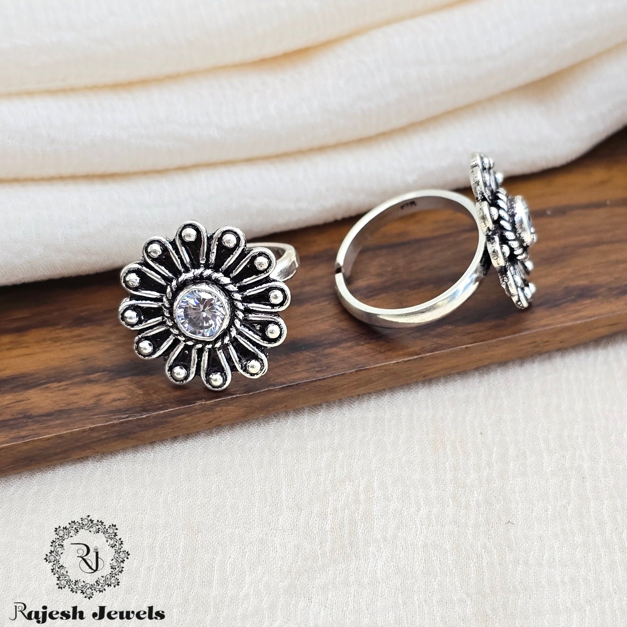 Shimmering Silver Cutstone Oxidised Toerings
