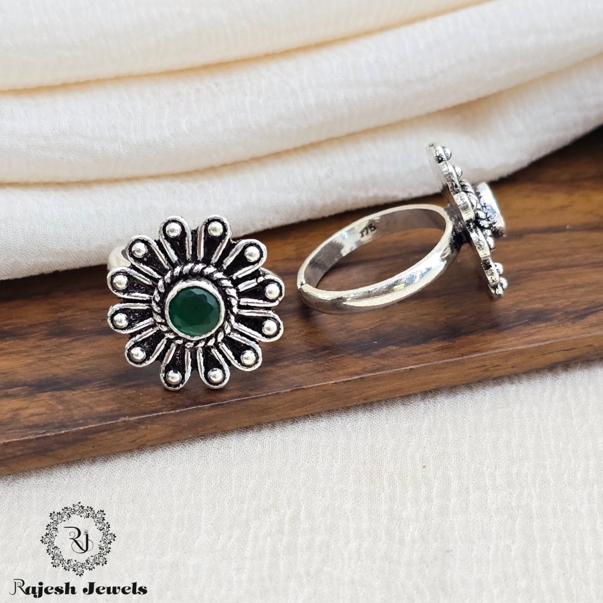 Graceful Green Silver Oxidised Toerings