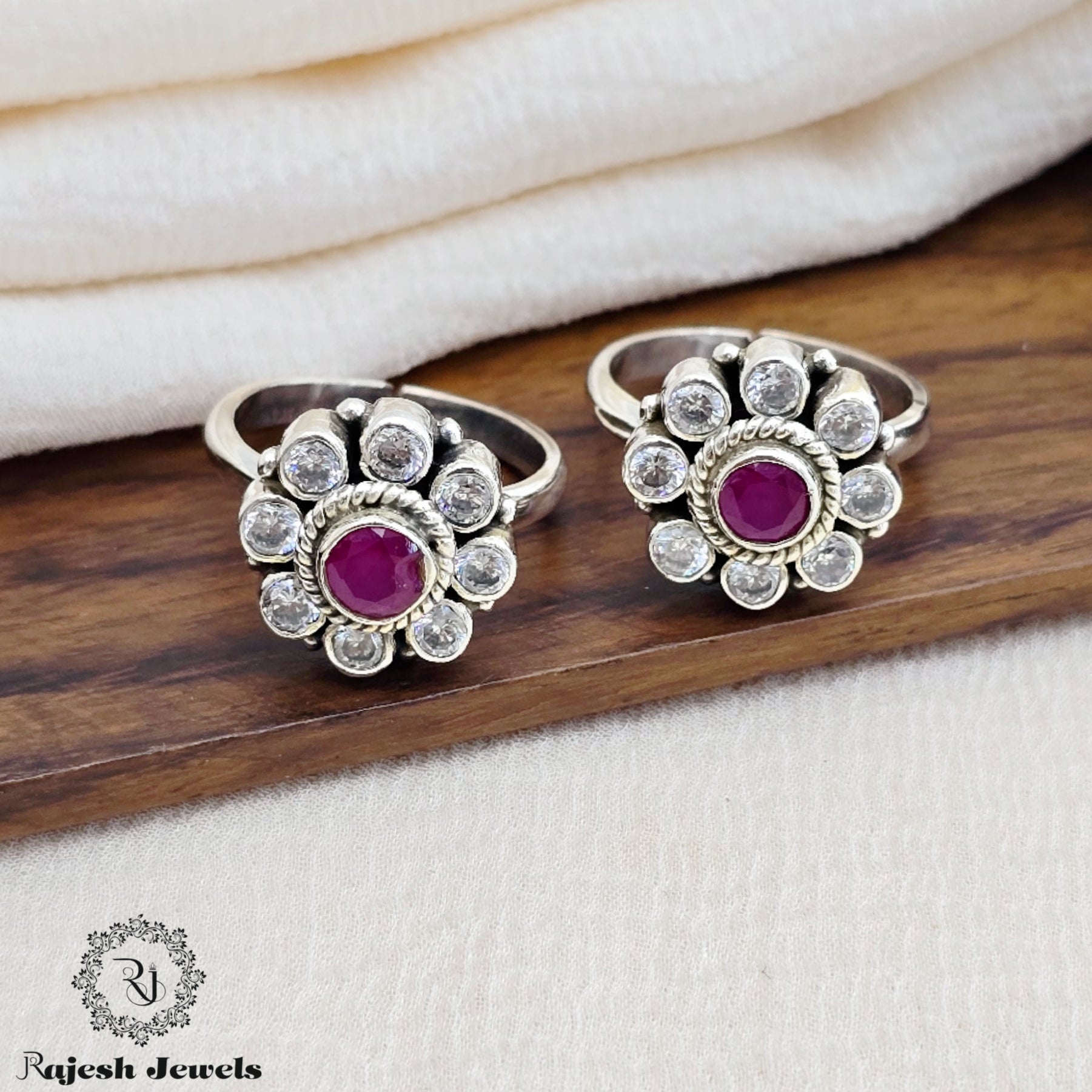 Sparkling Radiant Silver Cutstone Toerings