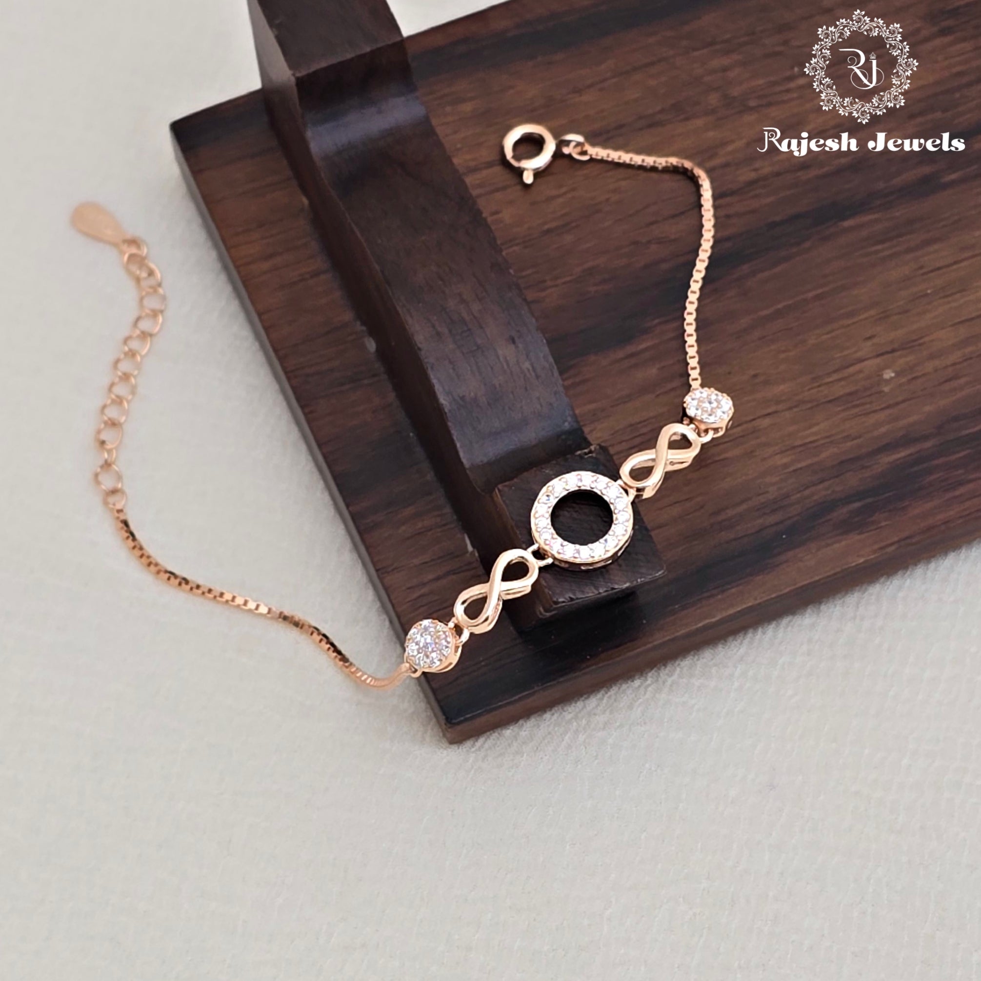 Wonderful Round Infinity Rosegold Bracelet