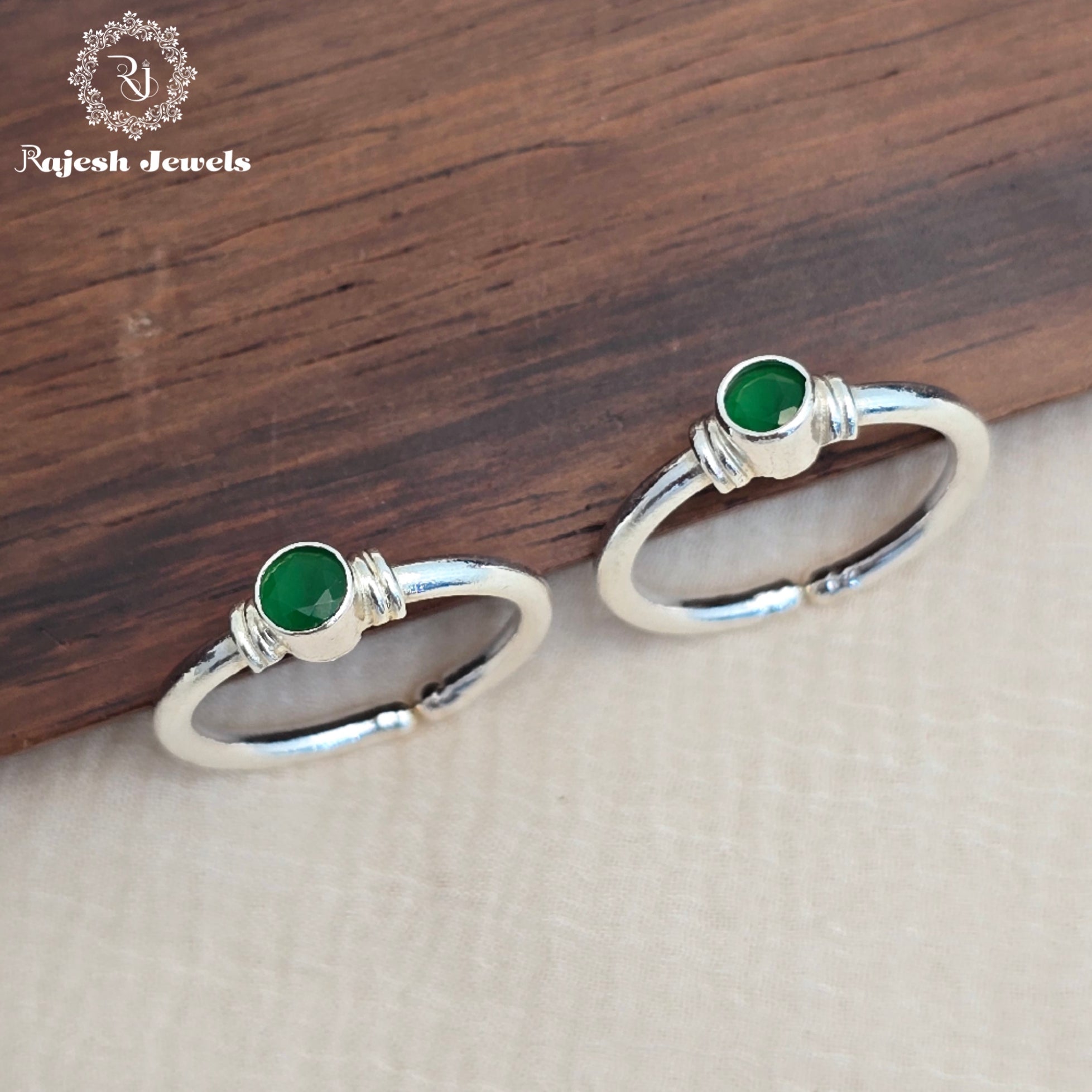 Green Cutstone Toerings