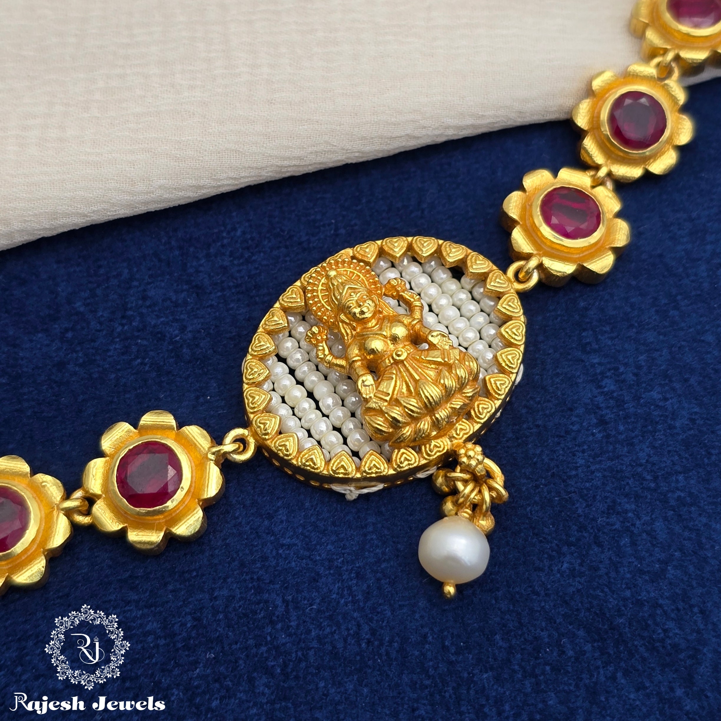 Mesmerizing Gold Plated Choker Neckpiece