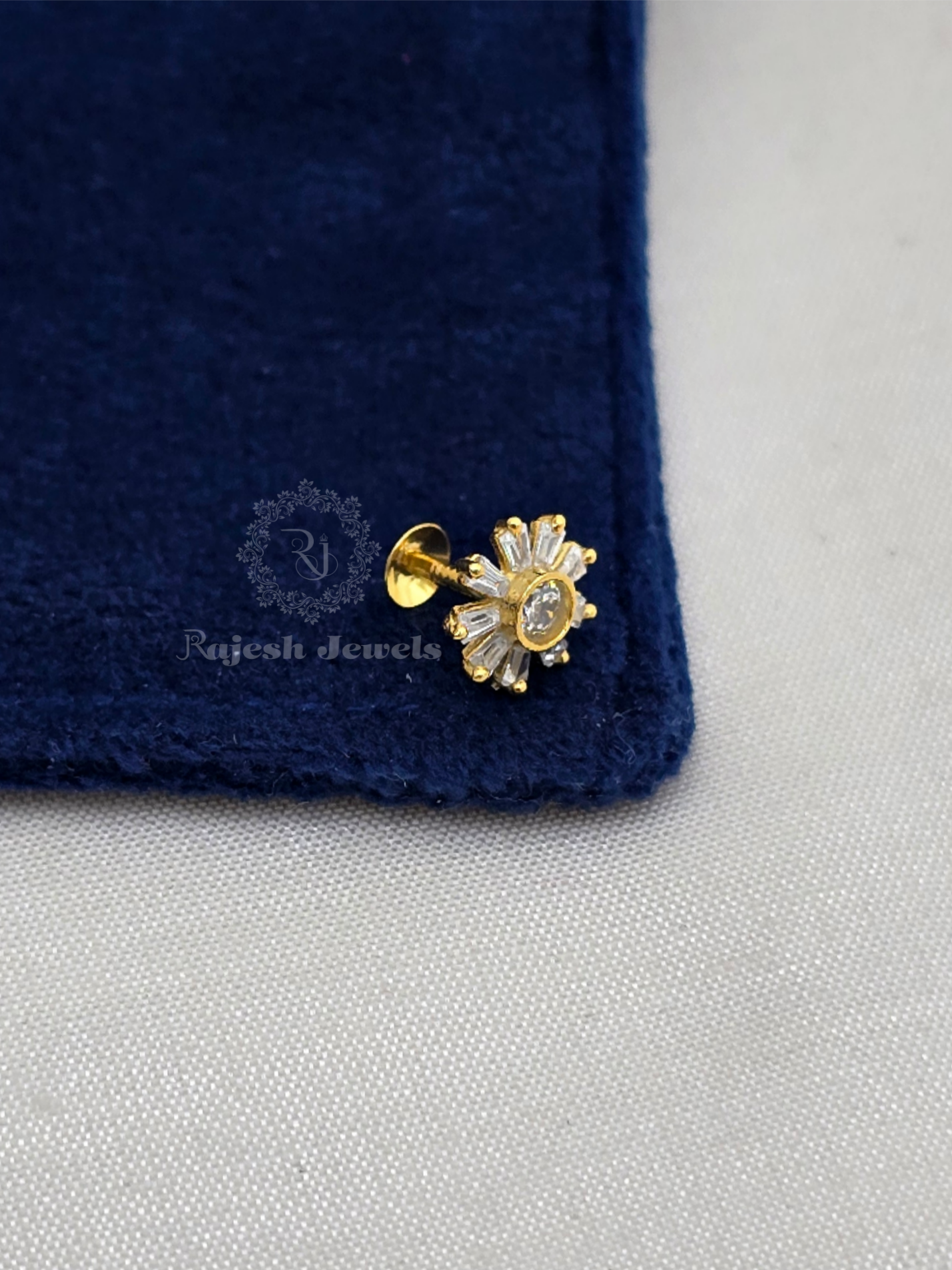 Outstanding Cz Floral Silver Nose Pin
