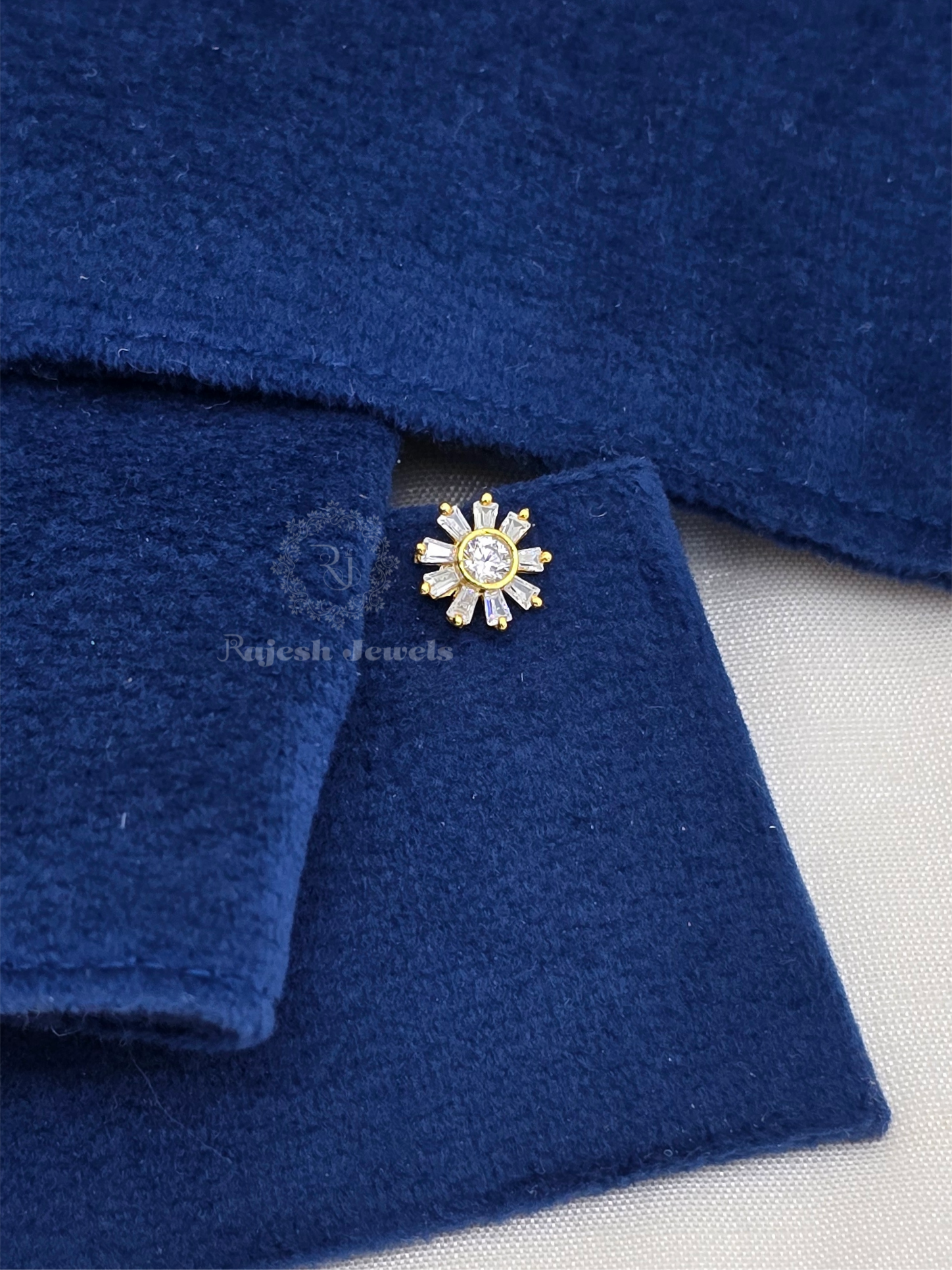 Outstanding Cz Floral Silver Nose Pin