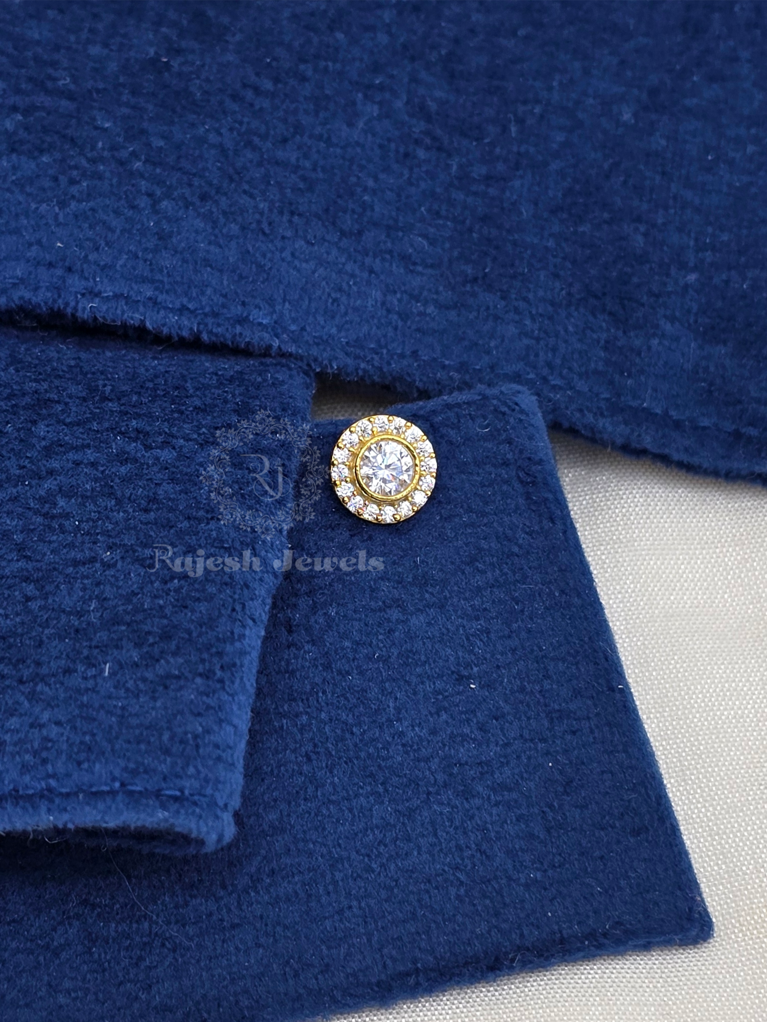 Adorable Round Minimalistic Nose Pin