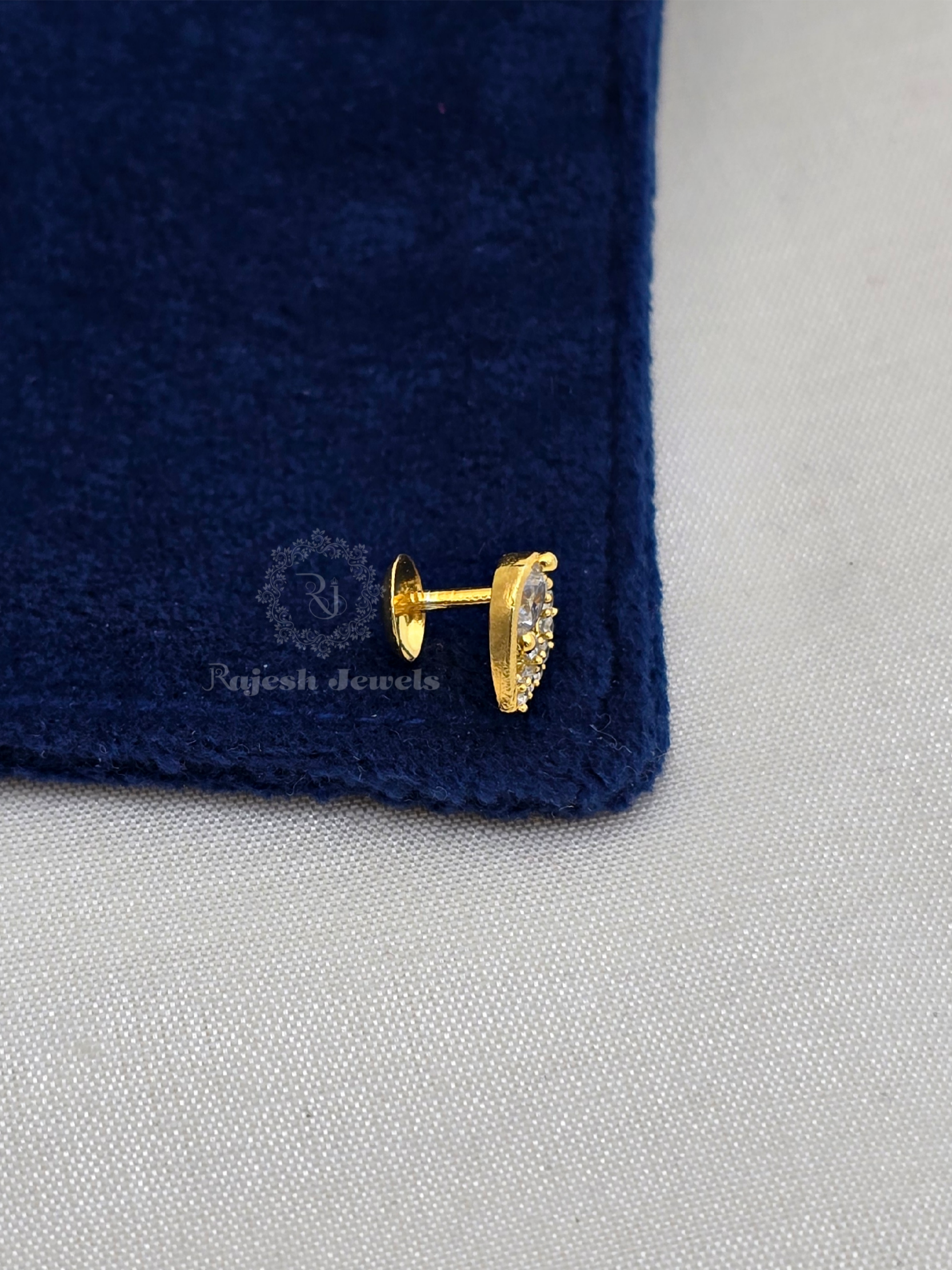 Stunning Minimalistic South Screw Nose Pin