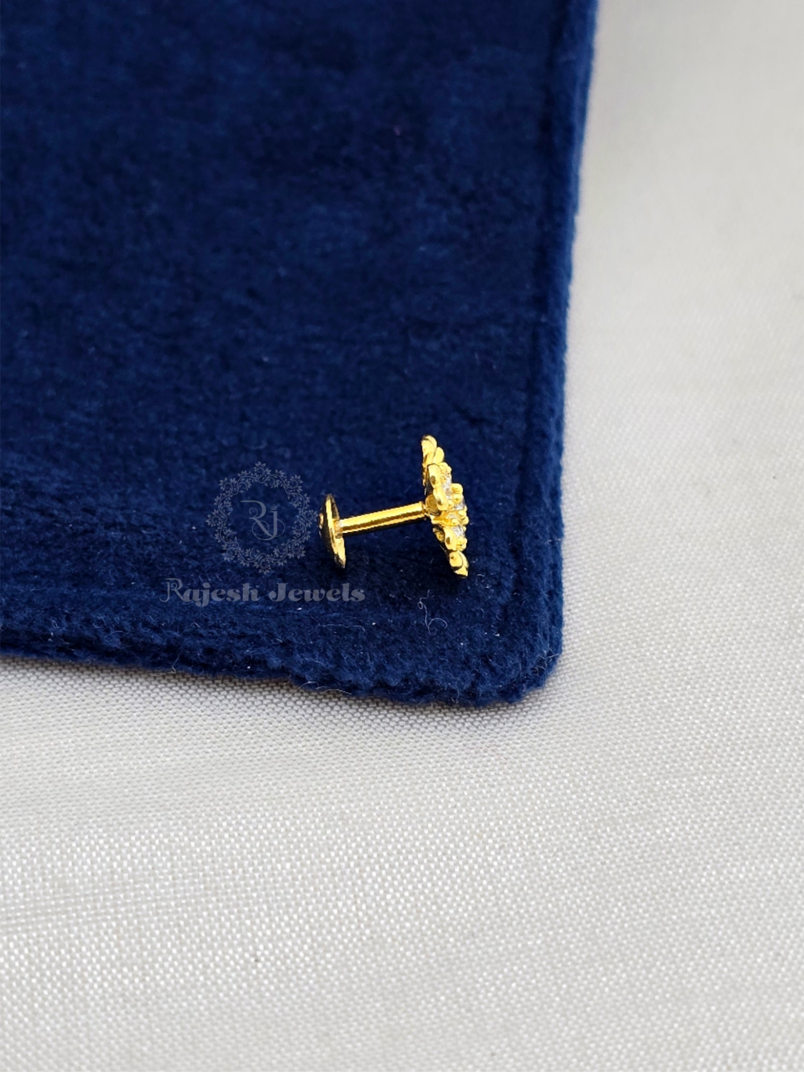 Wonderfull Floral Minimalistic Cz Nose Pin