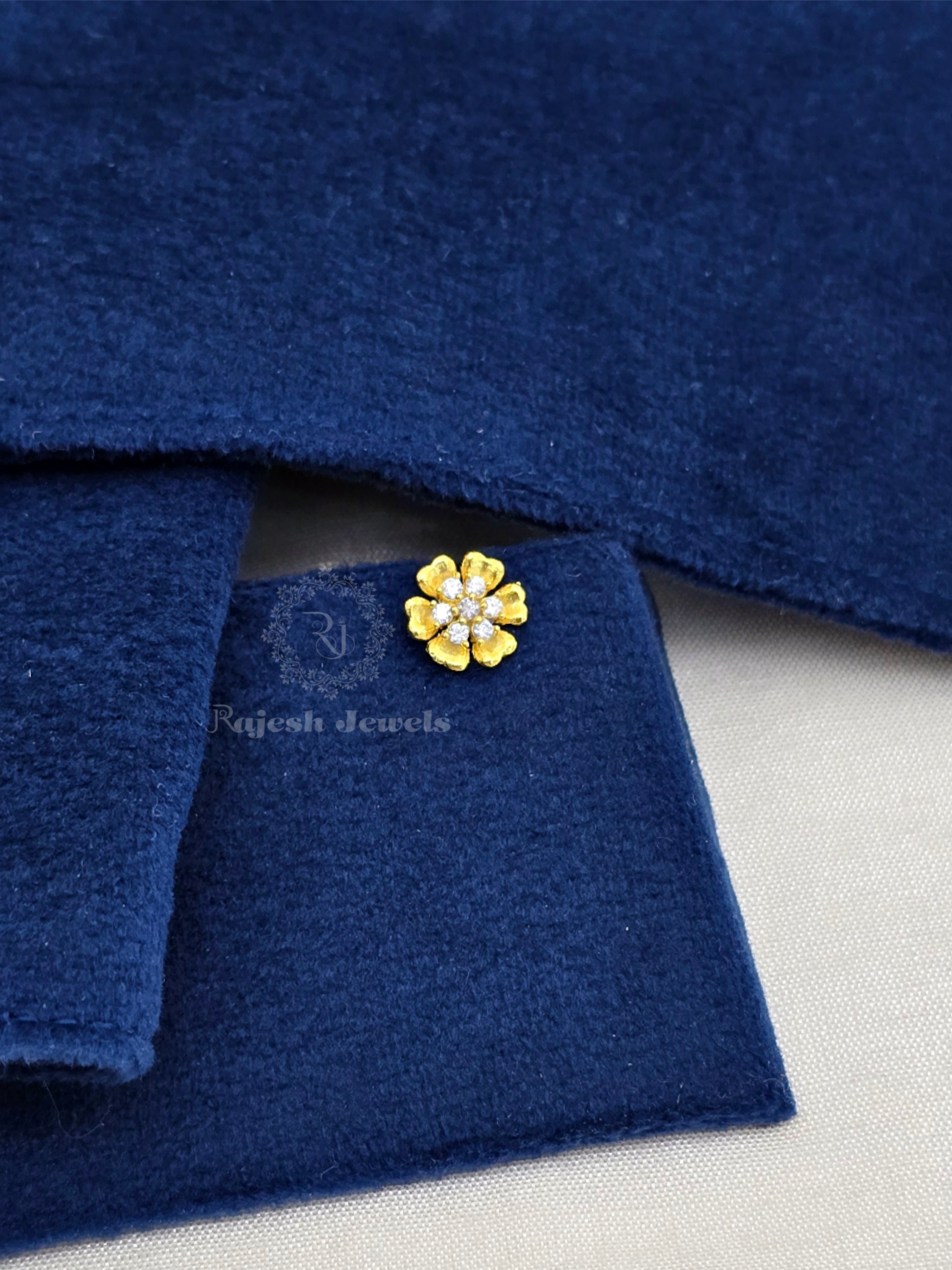 Wonderfull Floral Minimalistic Cz Nose Pin