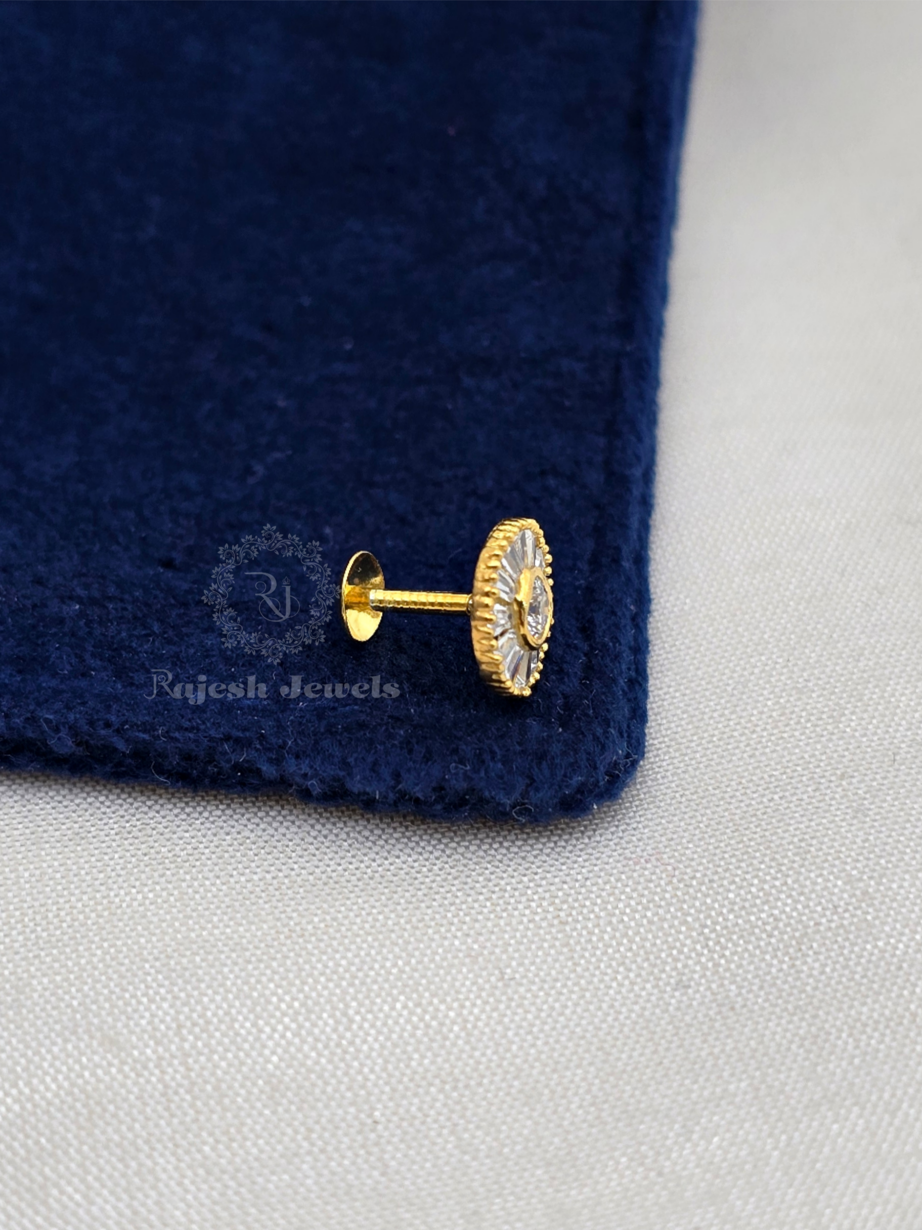 Ravishing Minimalistic Nose Pin