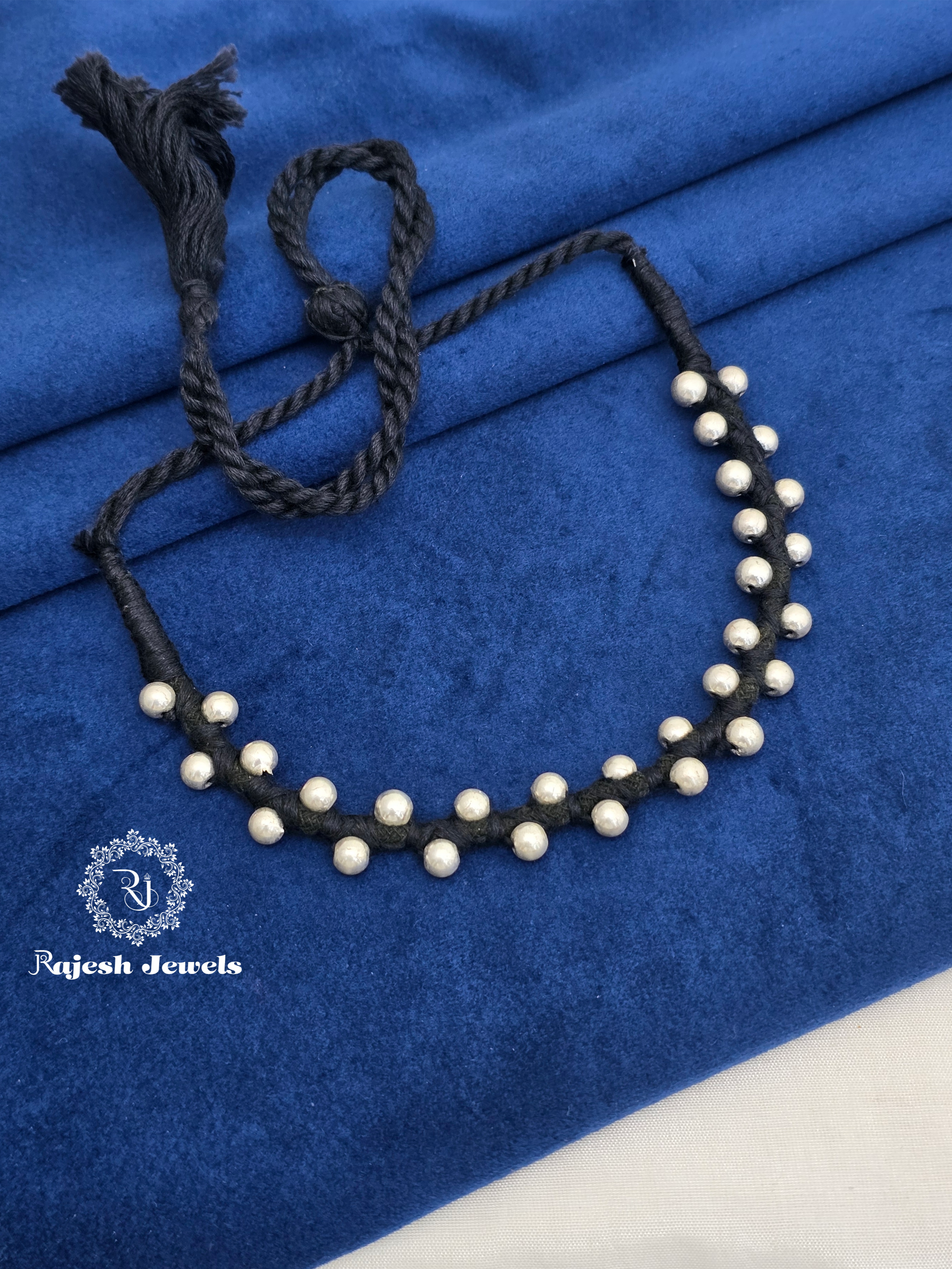 Enchanting Balled Theard Necklace