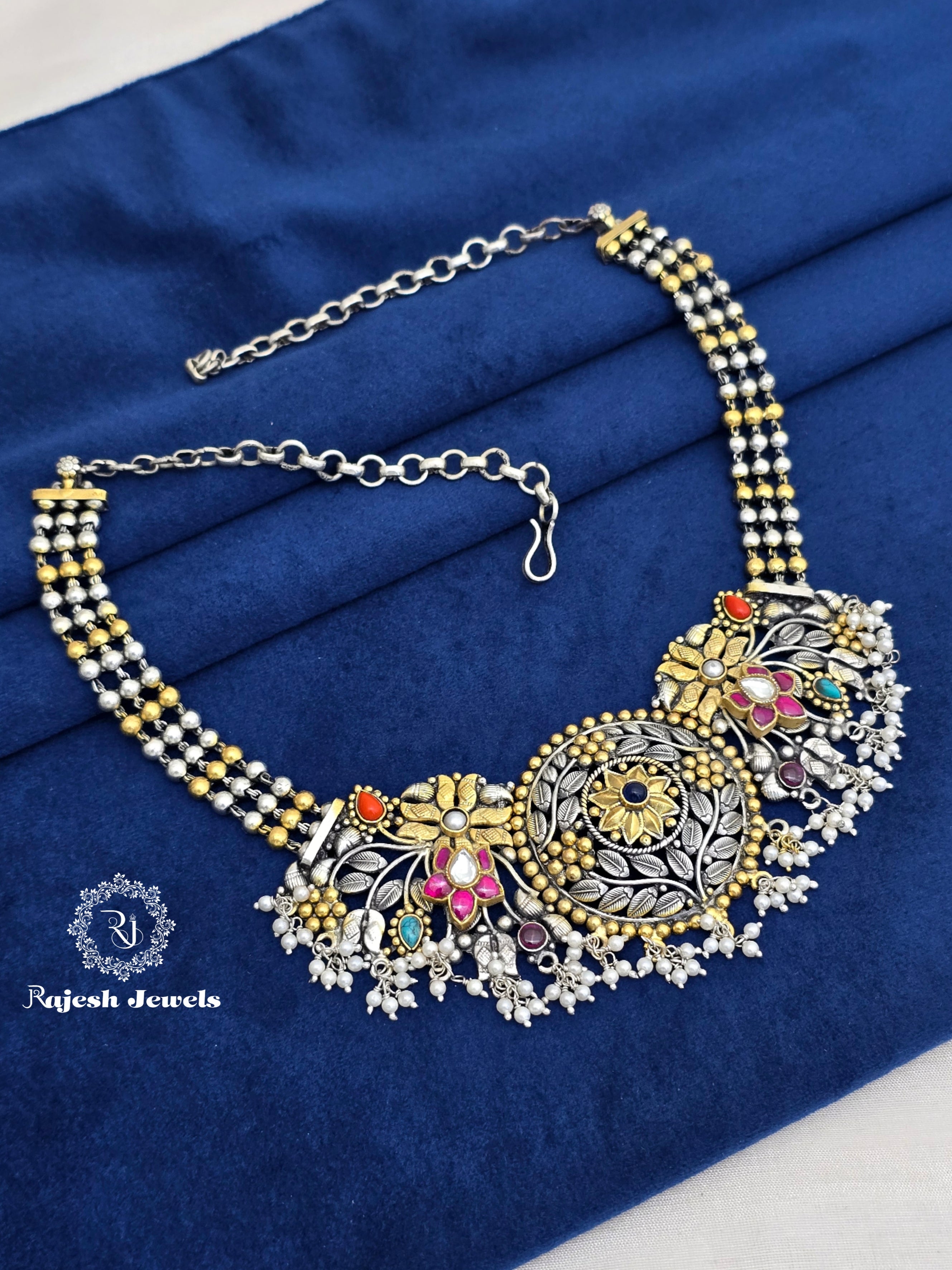 Mesmerizing Motif Kundan Dual Tone Necklace