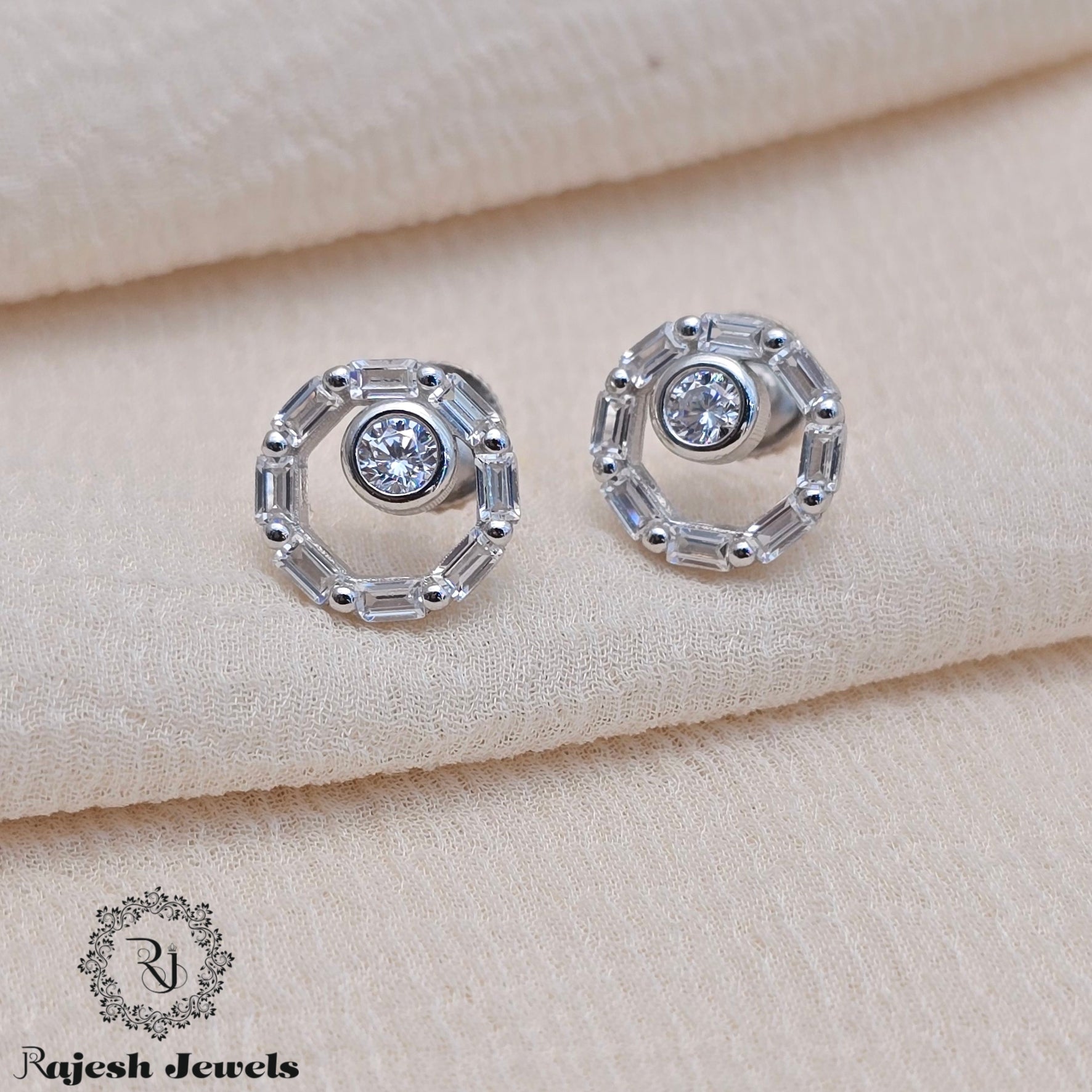 Classic Round Cz South Screw Earrings
