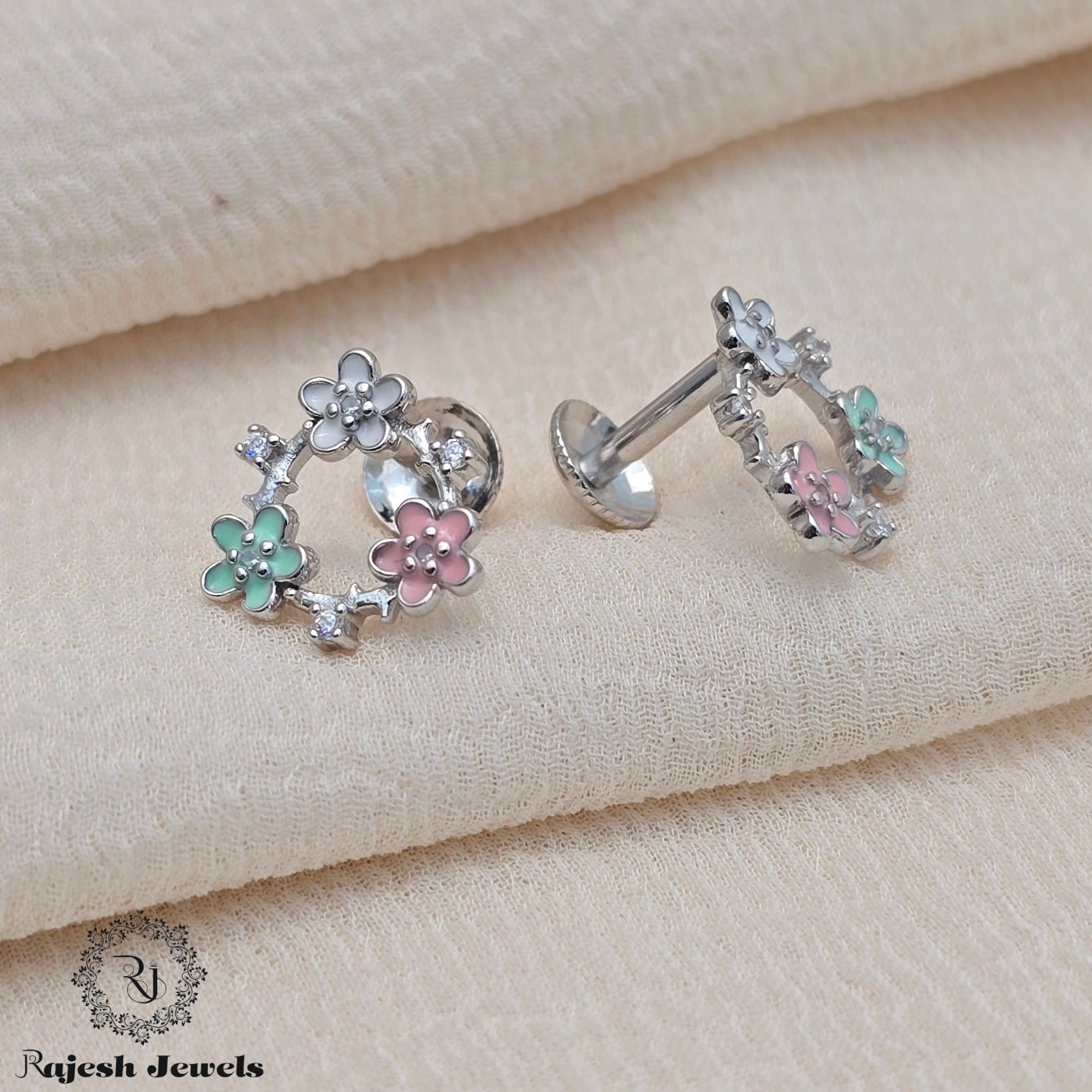 Exclusive Cz South Screw Stud Earrings