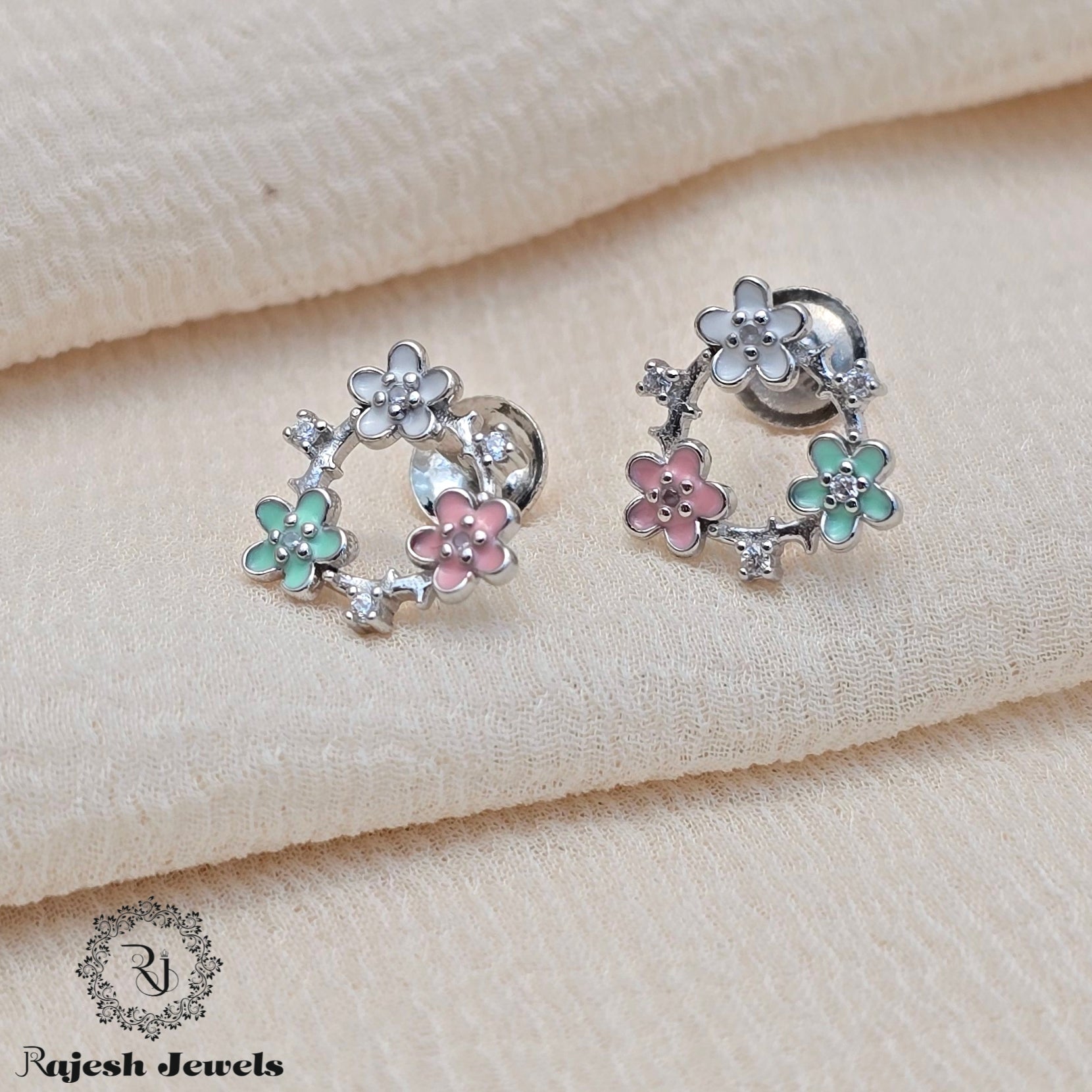 Exclusive Cz South Screw Stud Earrings
