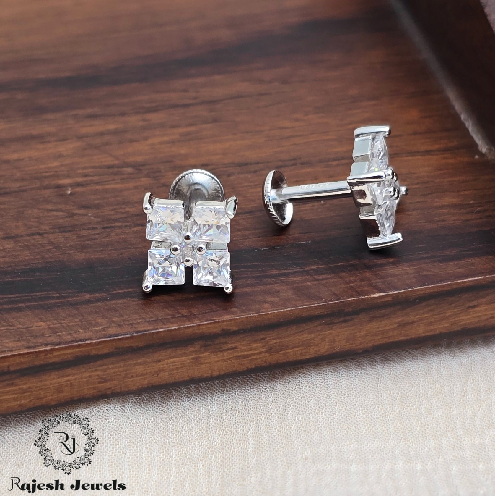 Spectacular Cz South Screw Stud Earrings