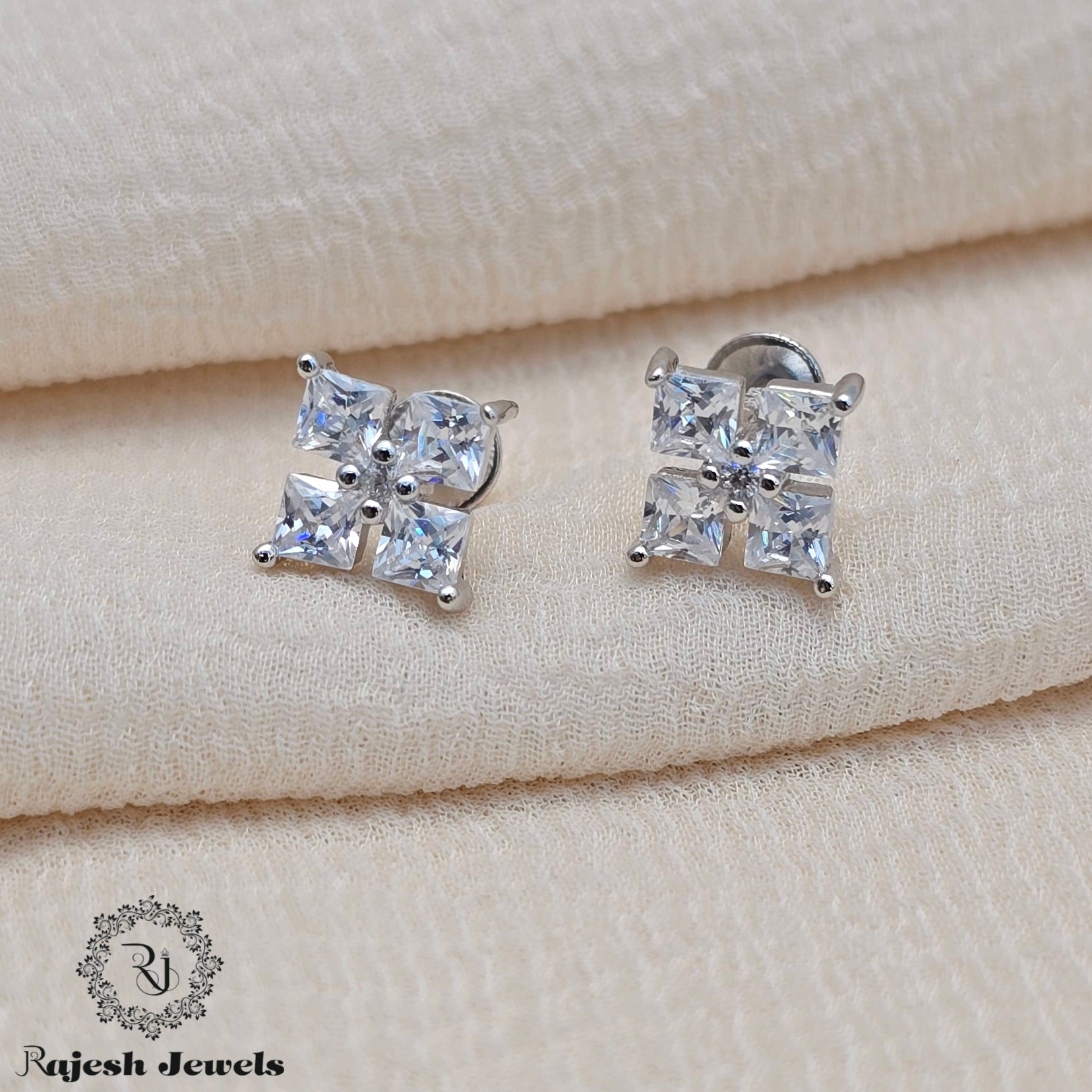 Spectacular Cz South Screw Stud Earrings