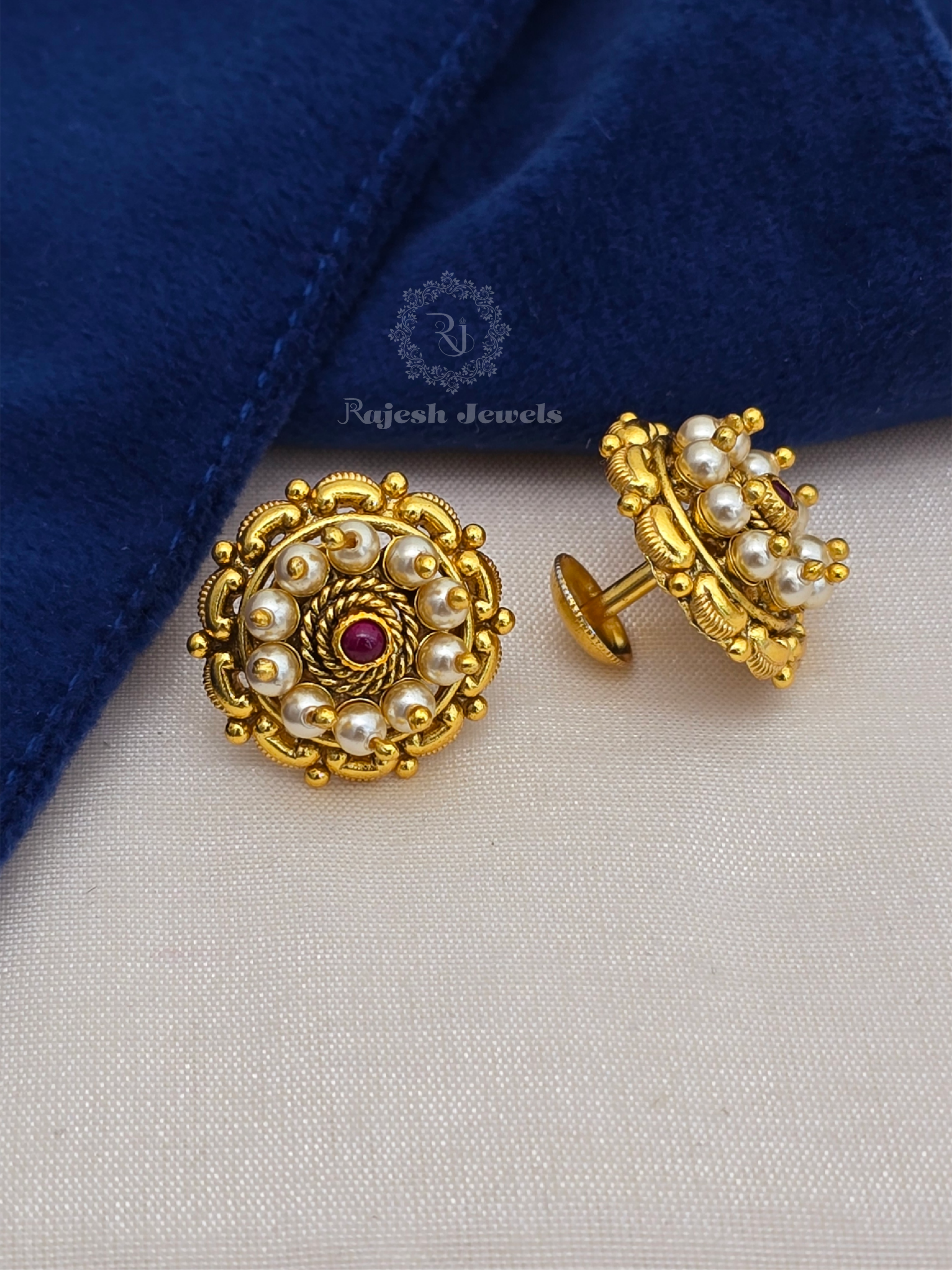 Authentic Pearl South Screw Earrings