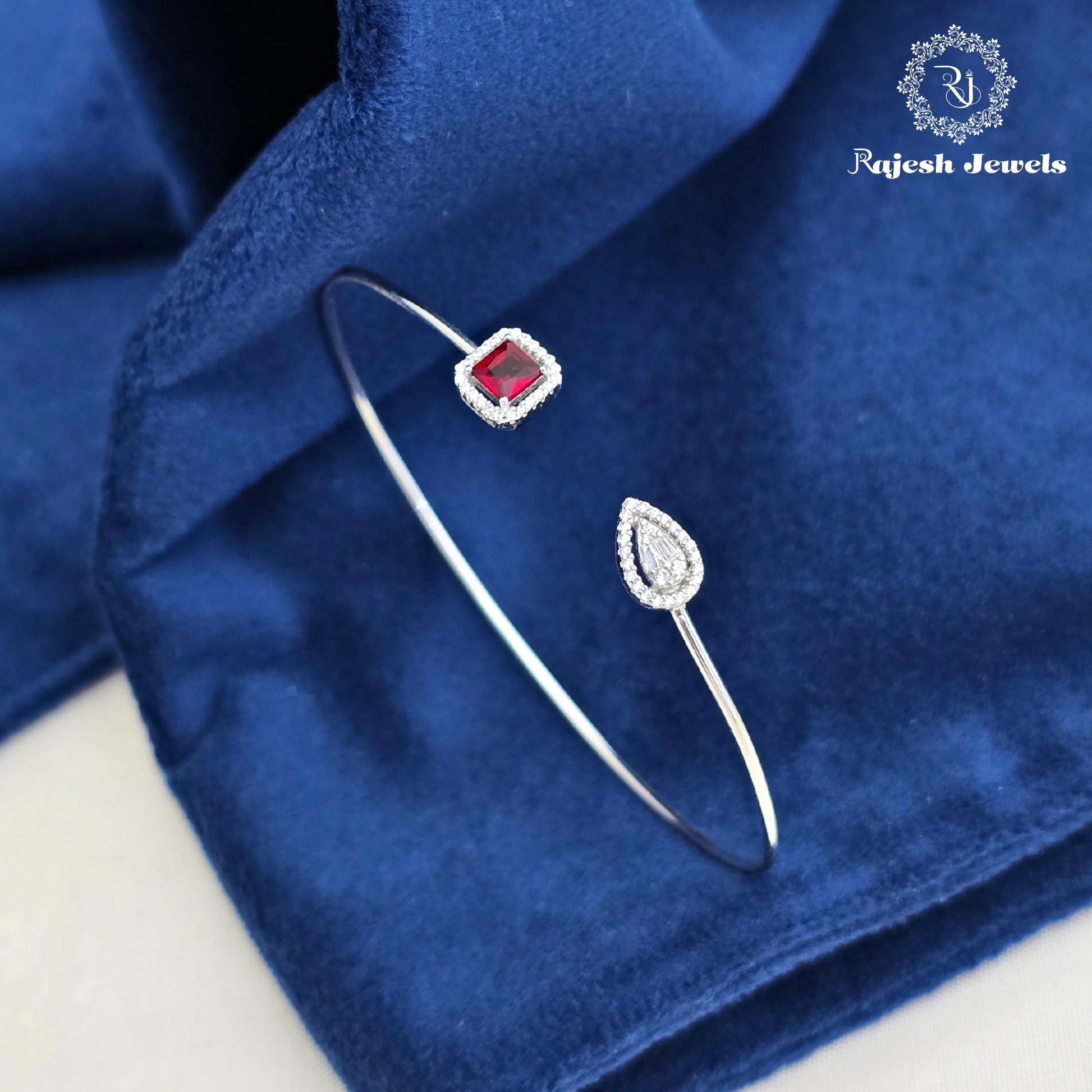 Attractive Sleek Flexi Rodhium Finish Hand kada