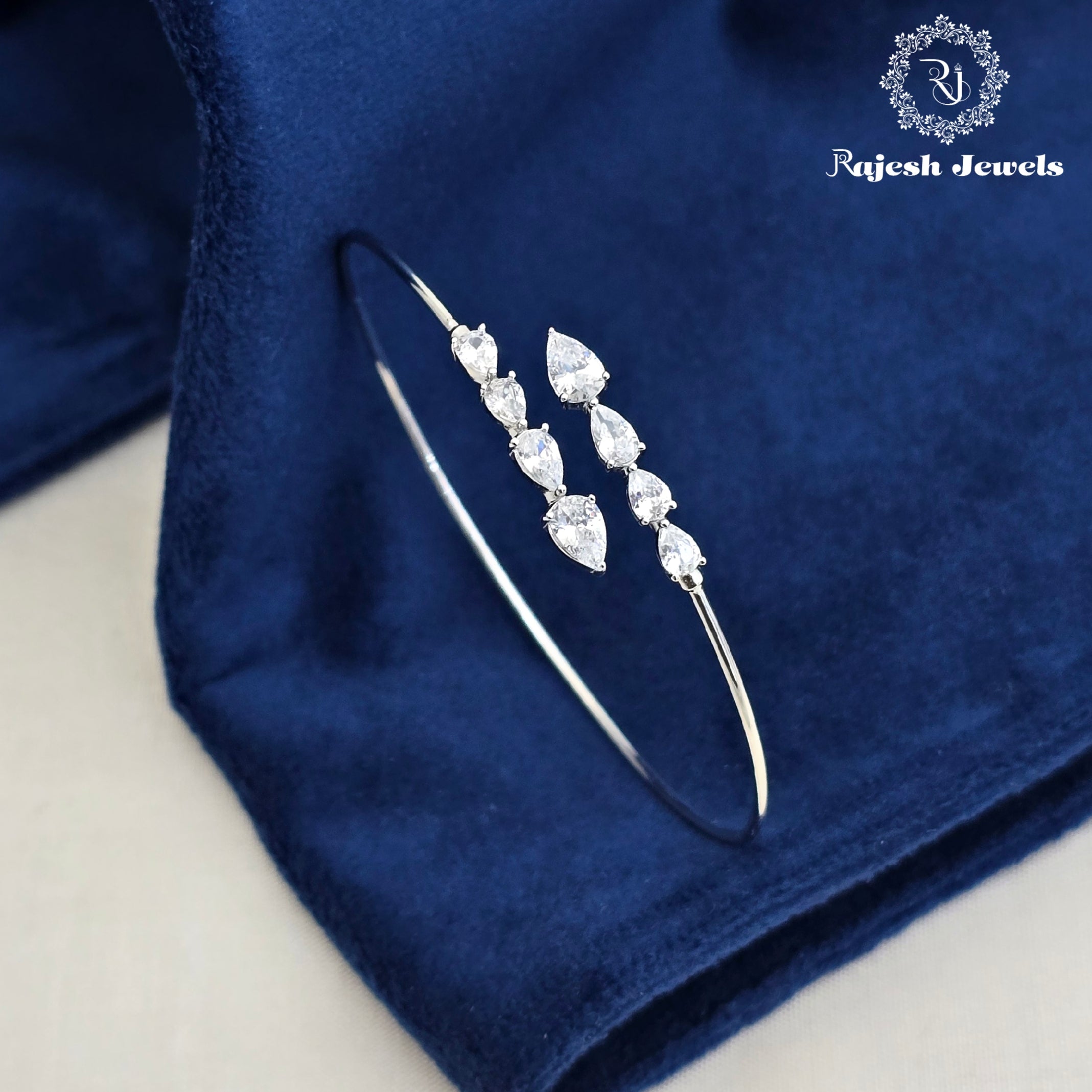 Wonderful Sleek Flexi Hand Kada