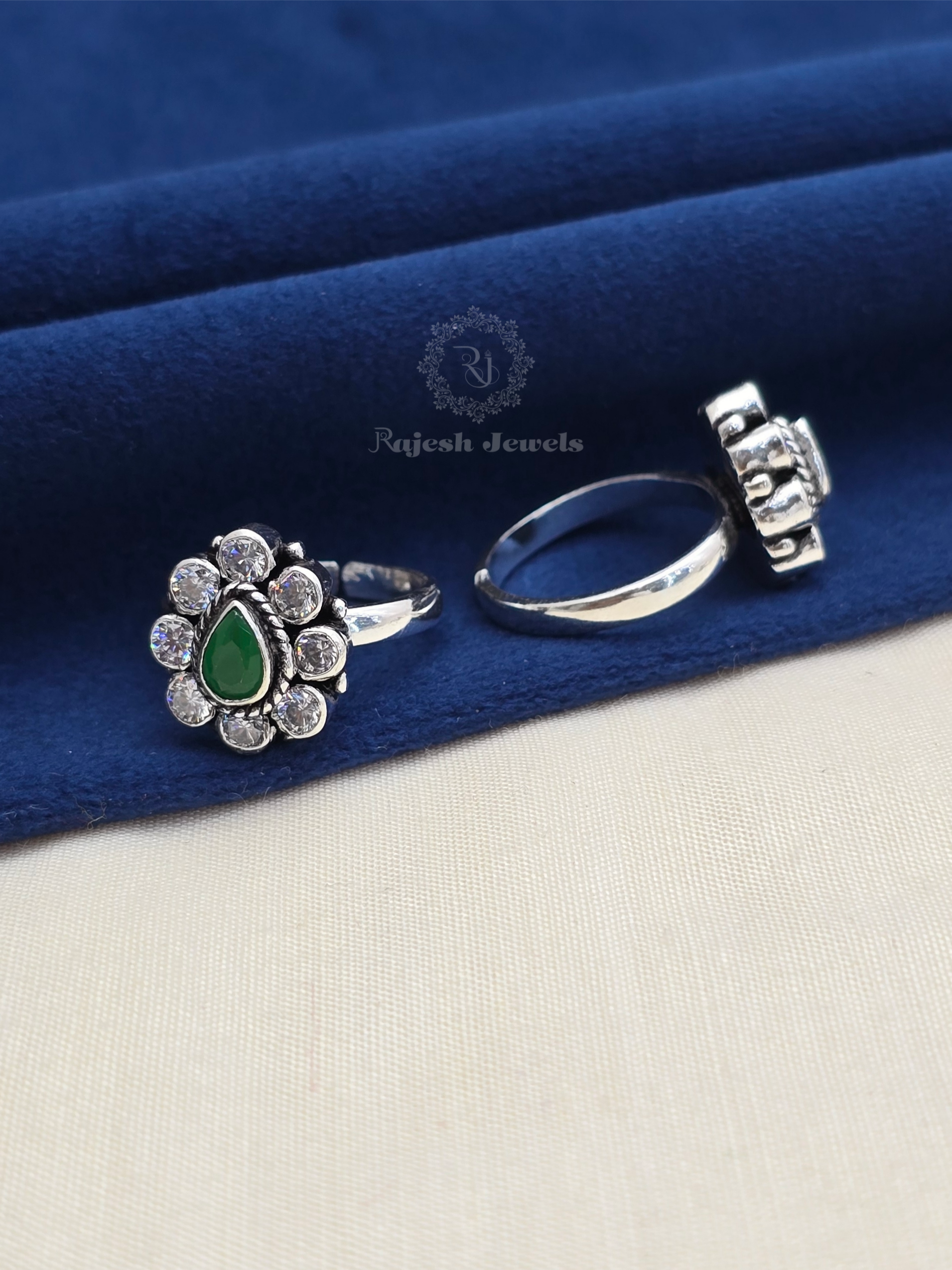 Radiant Green Cutsone Adjustable Toerings