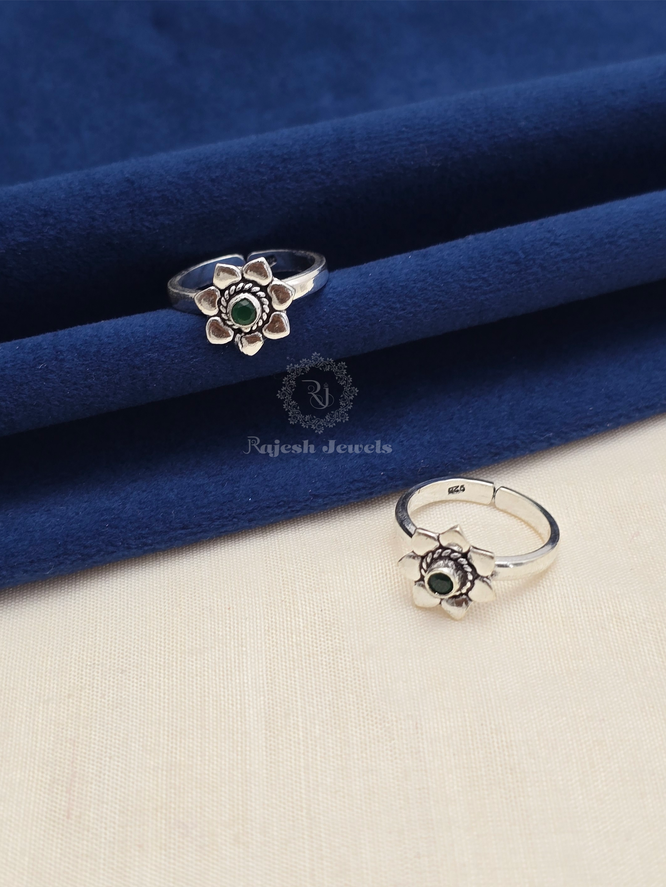 Floral Green Cutsone Toerings