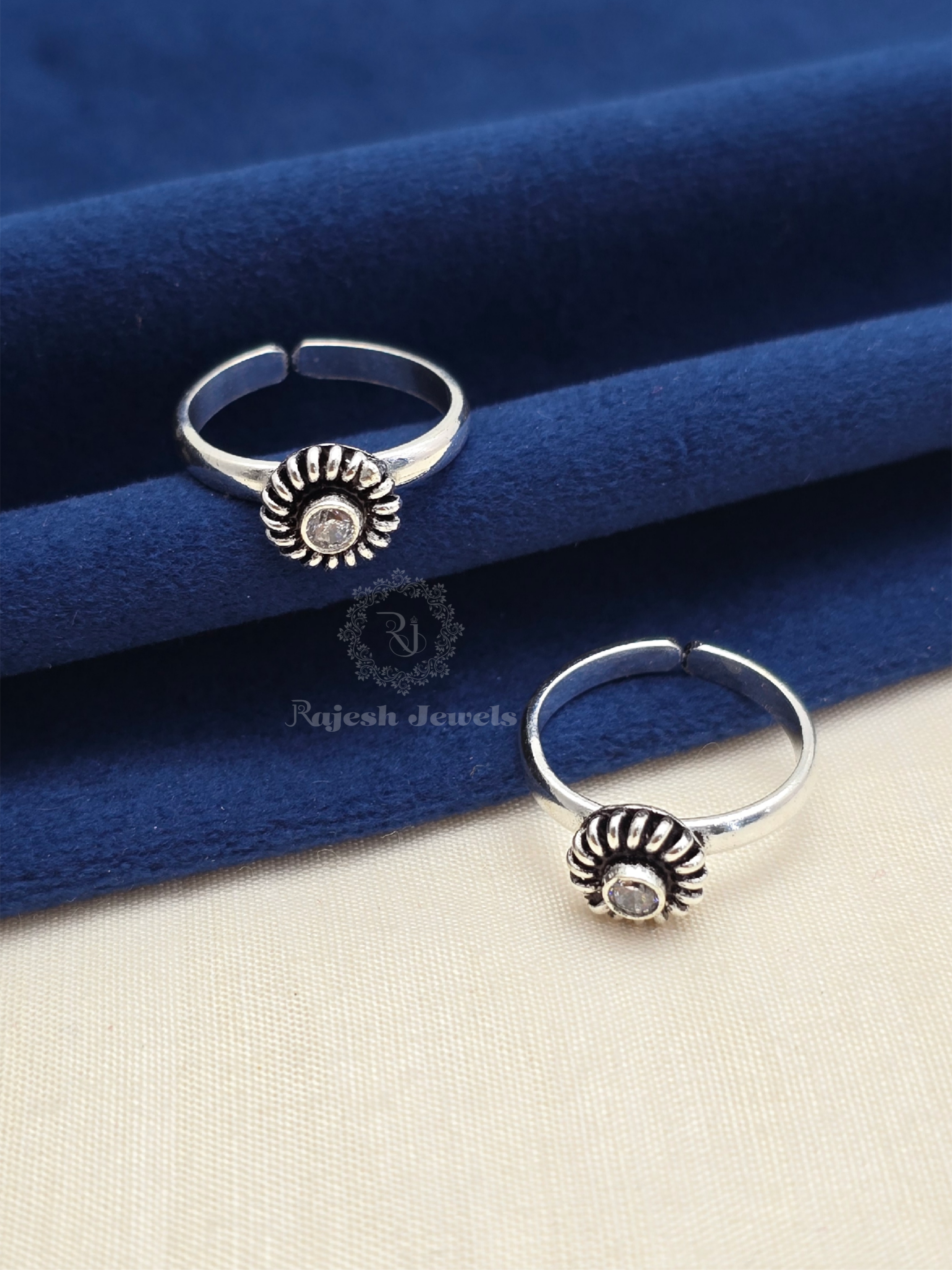 Ideal Single Stone Adjustable Toerings