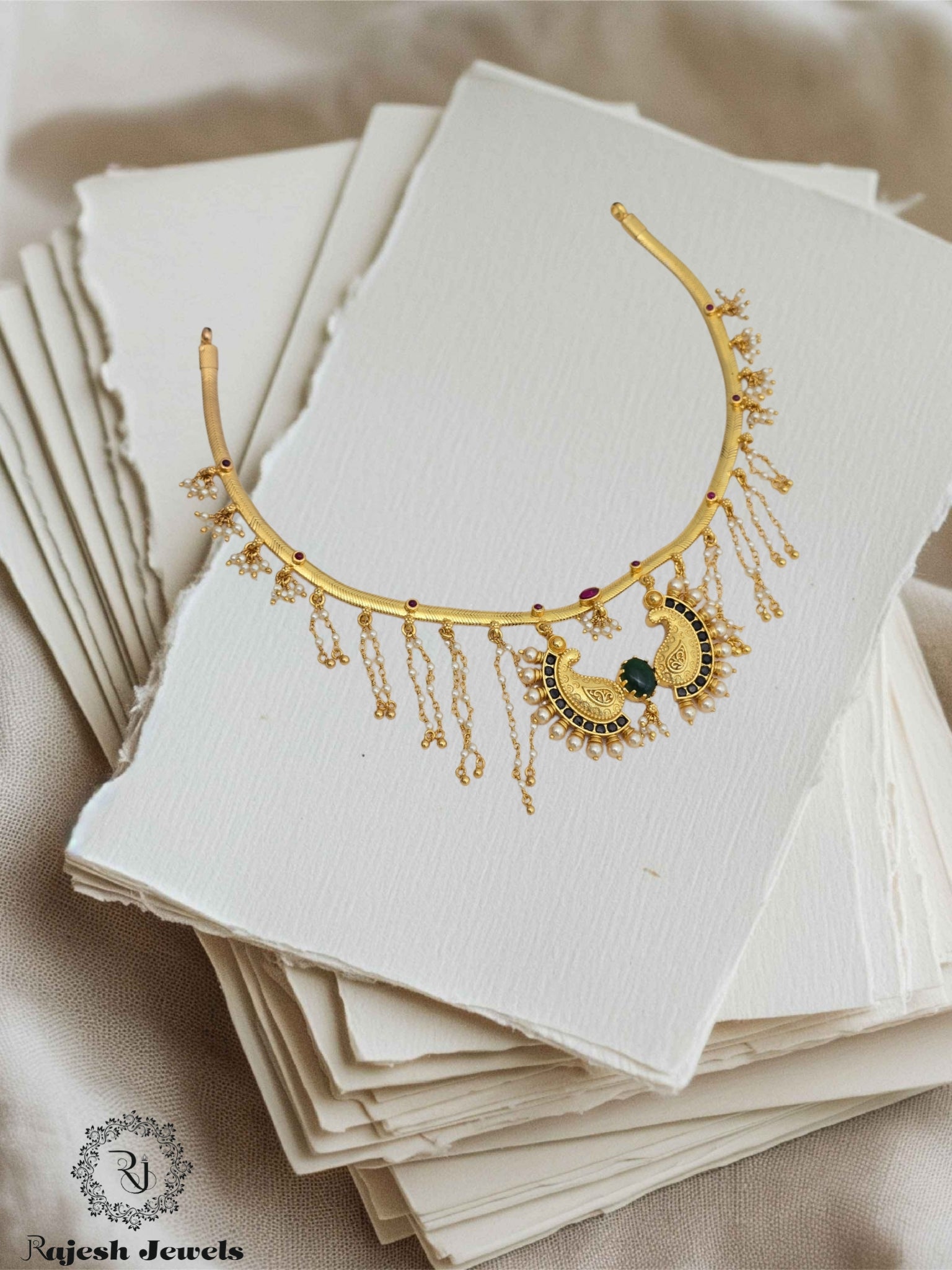 Luxurious Pearl Hanging Necklace