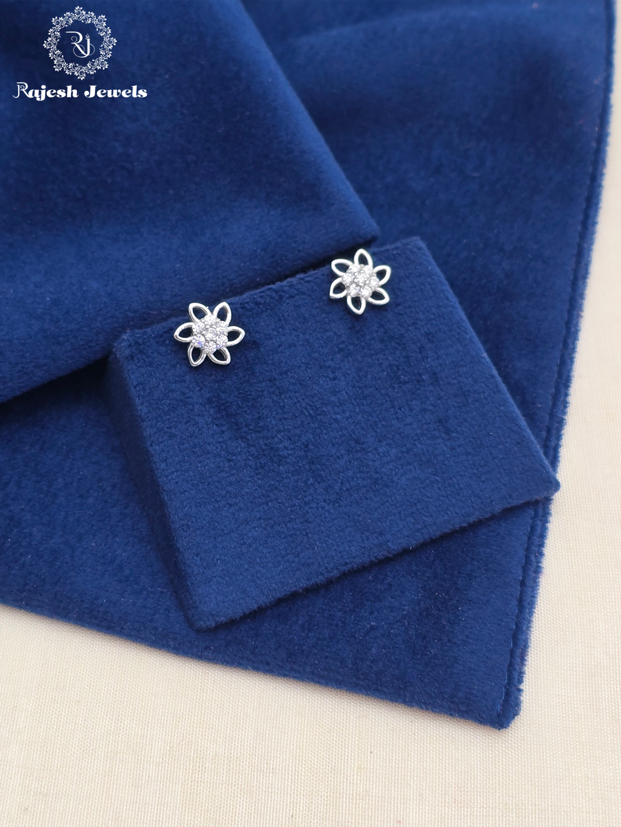 Fascinating Minimalistic Studs Earrings