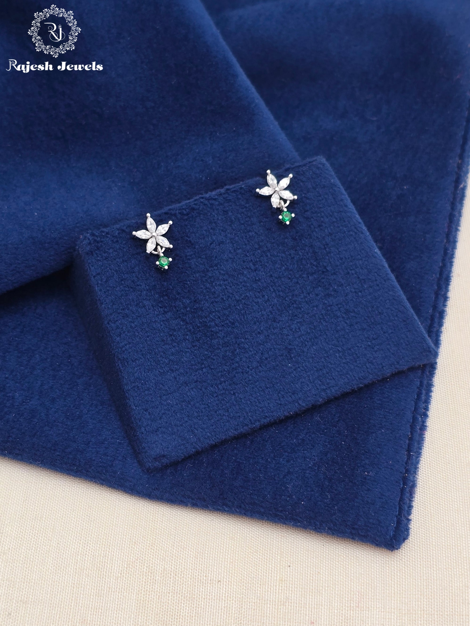Star Minimalistic South Screw Studs Earrings