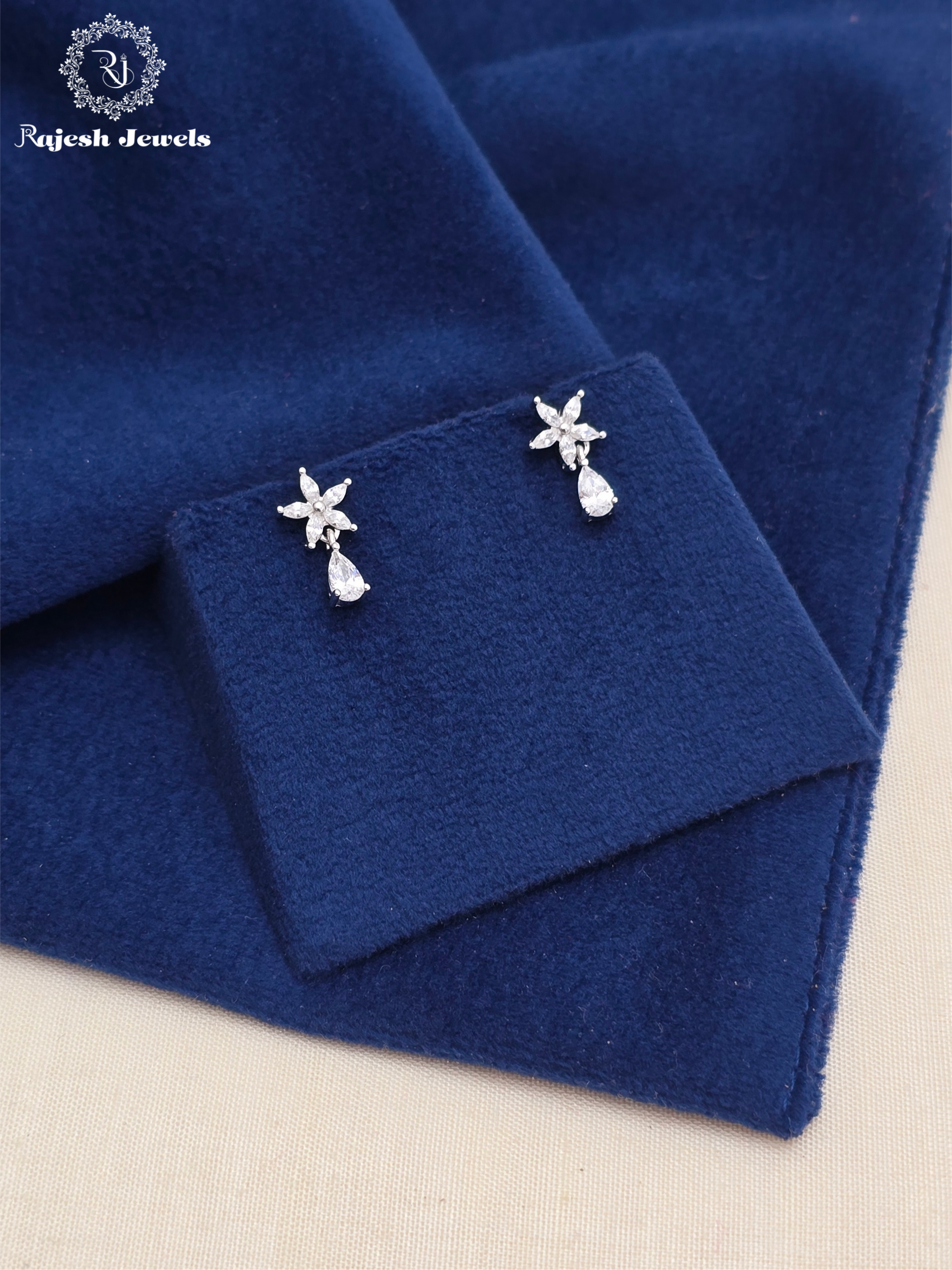 Sparkling Star Minimalistic South Screw Hangings