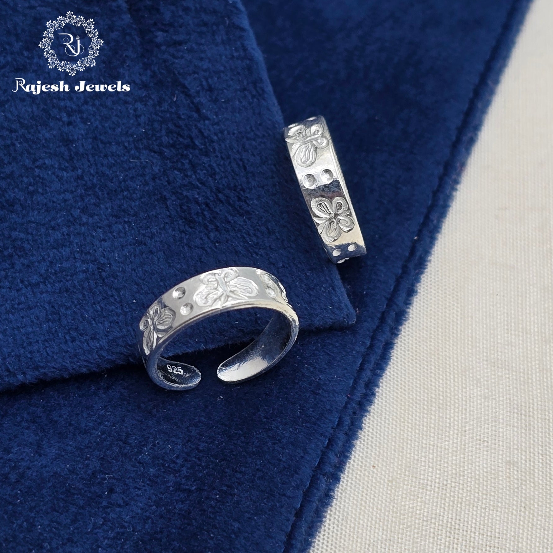 Elegant Plain Band Toering