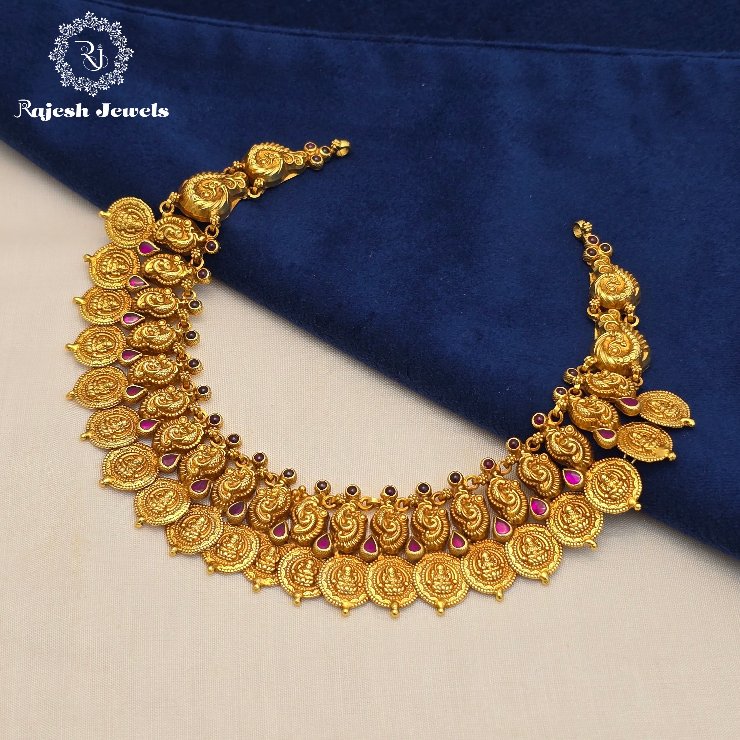 Mesmerizing Kemp Kasu Haram