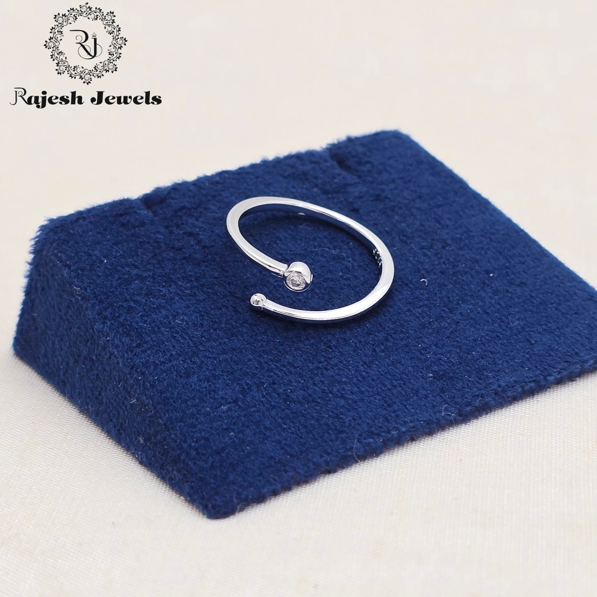Exceptional Single Stone Ladies Finger Ring