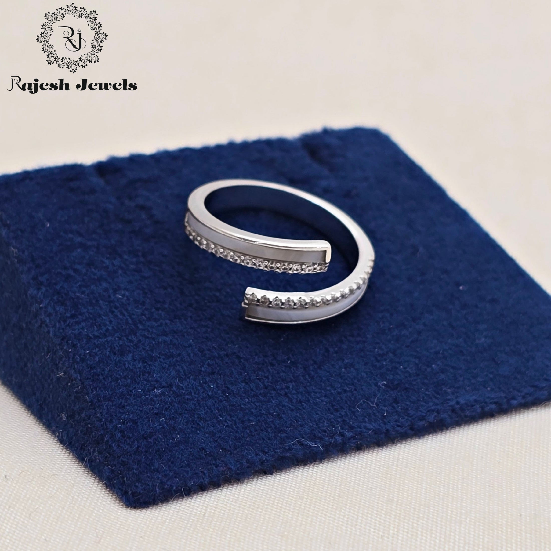 Exclusive Cz Silver Ladies Finger Ring