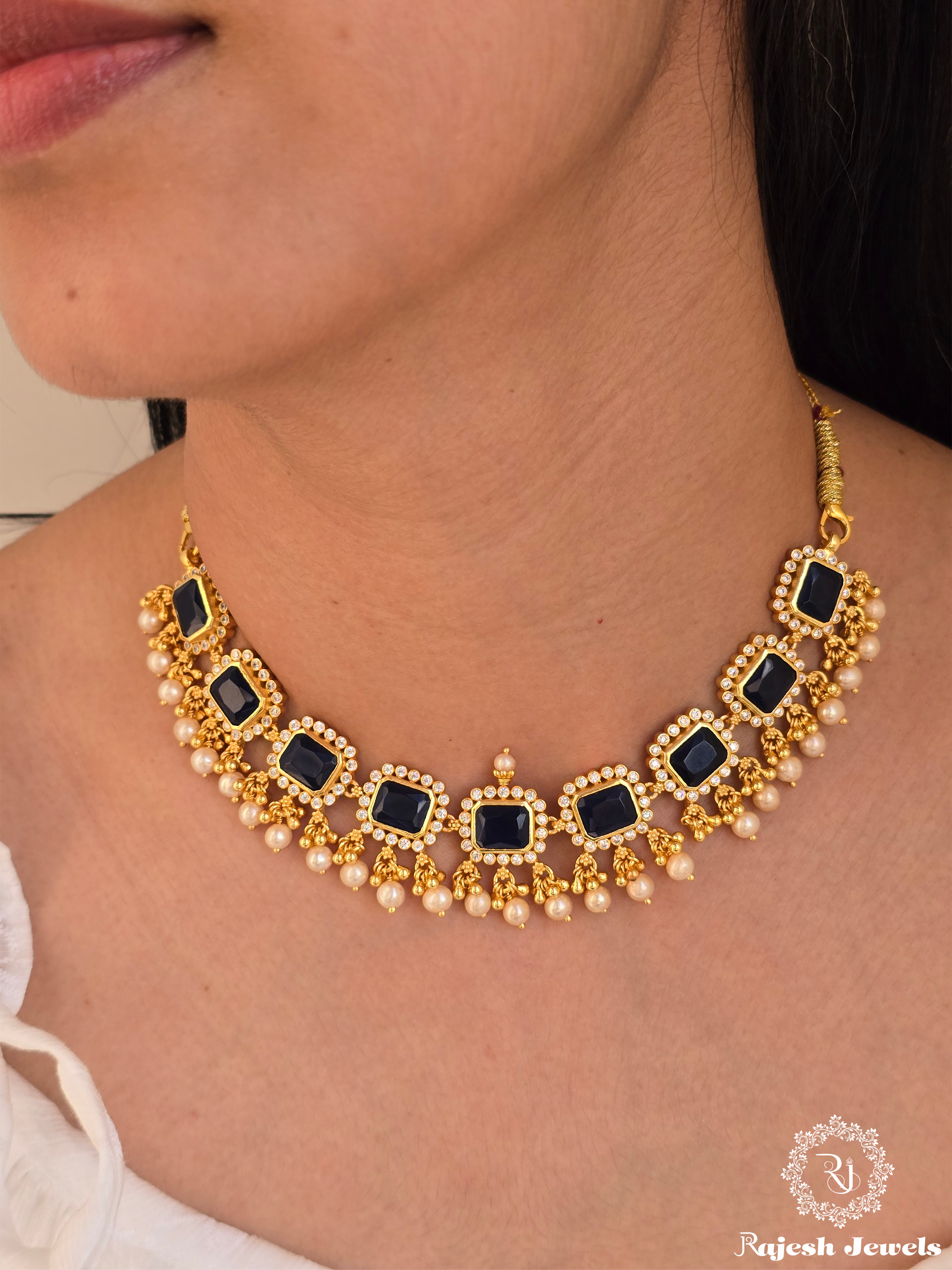 Appealing Royal Blue Silver Gold Polished Choker