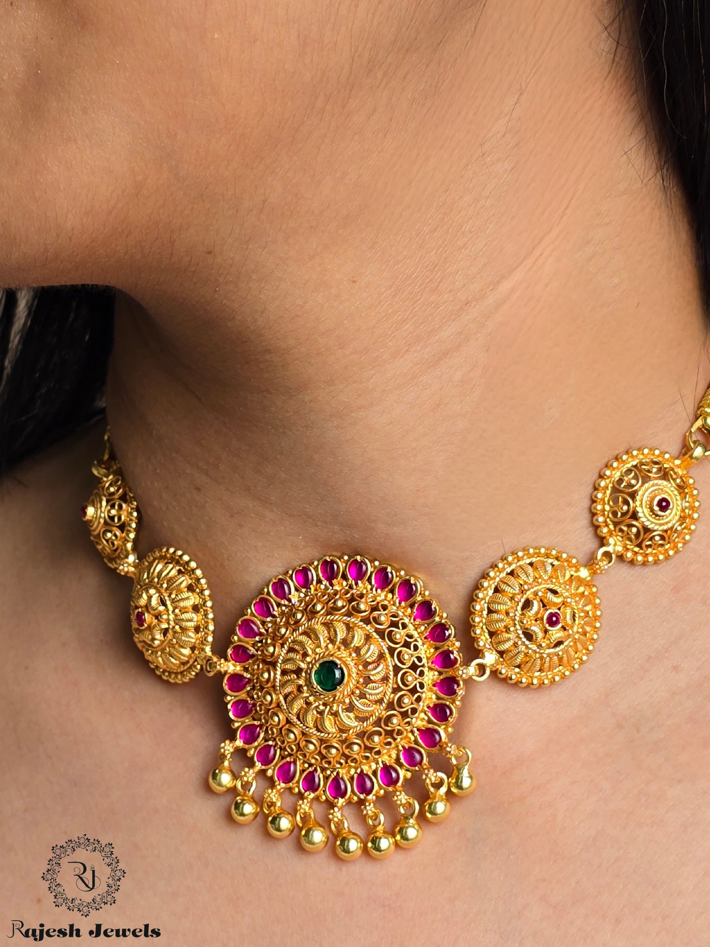 Mesmerizing Silver Gold Polished Choker