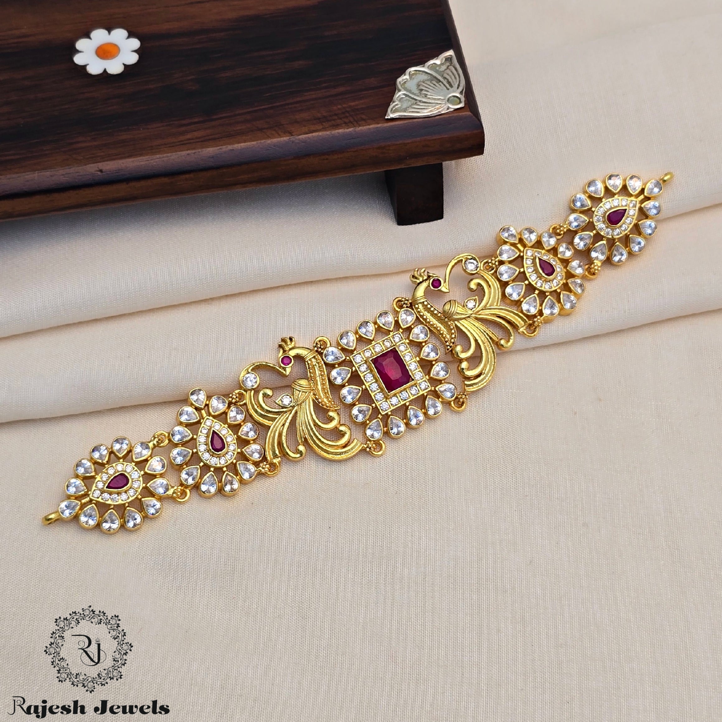 Wondering Silver Gold Polished Choker