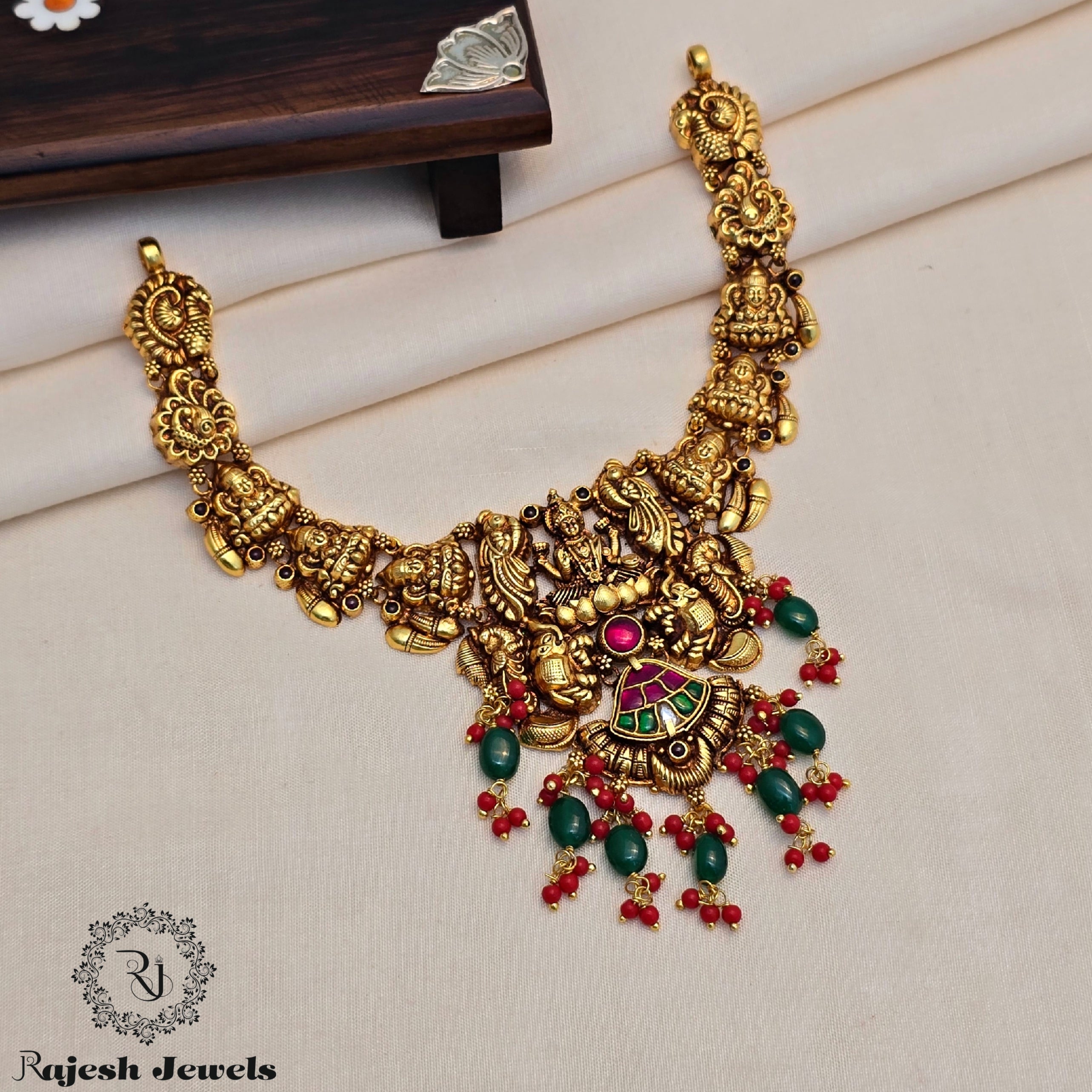 Elegant Antique Finish Necklace