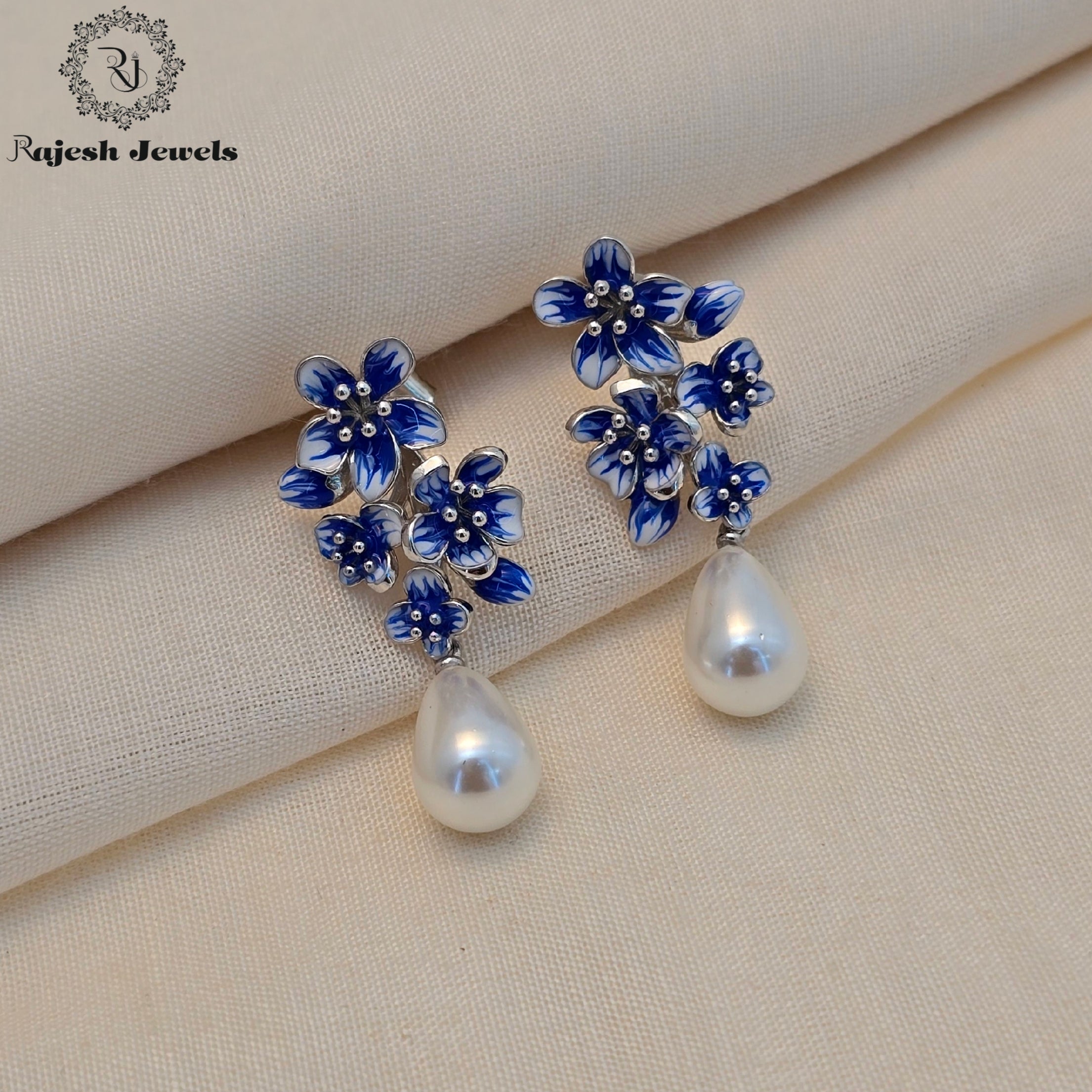 Elegant Pearl Droped Earrings